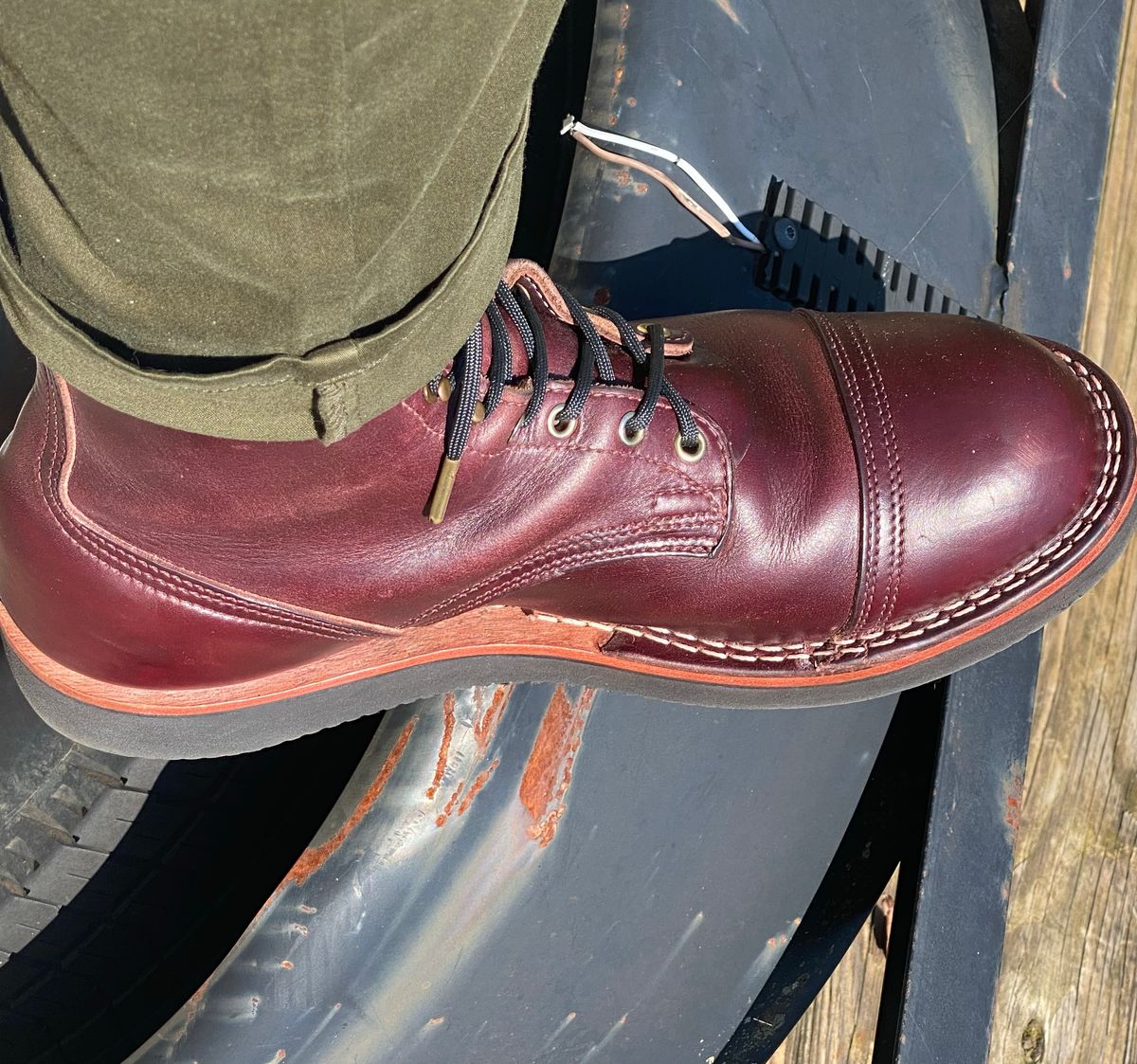 Photo by escapedTexan on August 31, 2023 of the Nicks Americana in Horween Color 8 Chromexcel.