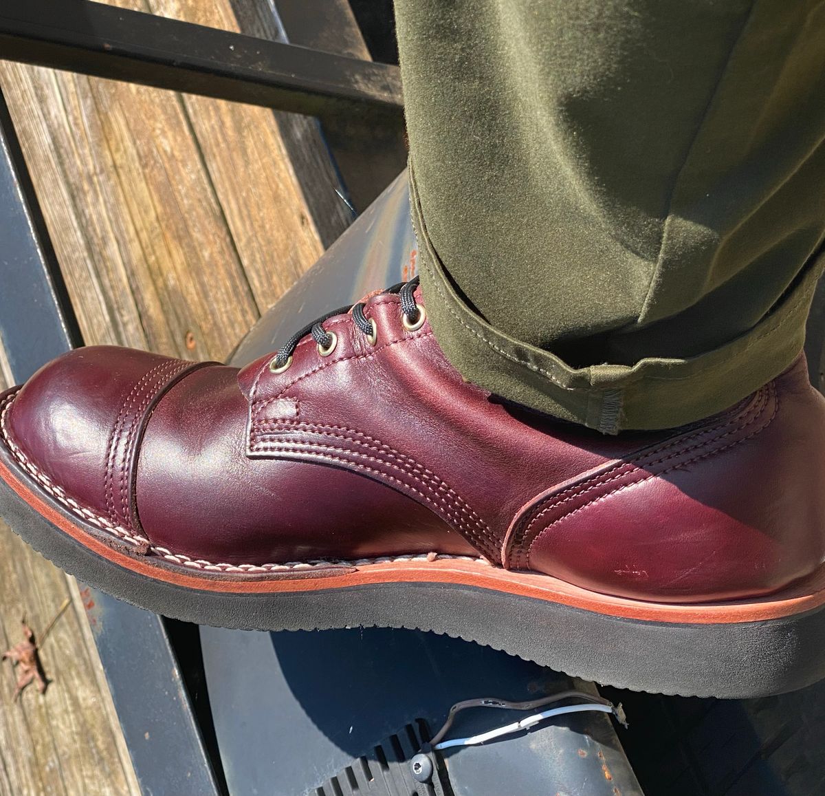 Photo by escapedTexan on August 31, 2023 of the Nicks Americana in Horween Color 8 Chromexcel.