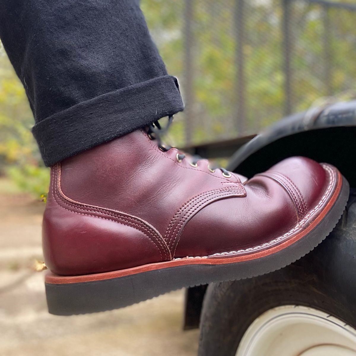 Photo by escapedTexan on October 12, 2023 of the Nicks Americana in Horween Color 8 Chromexcel.