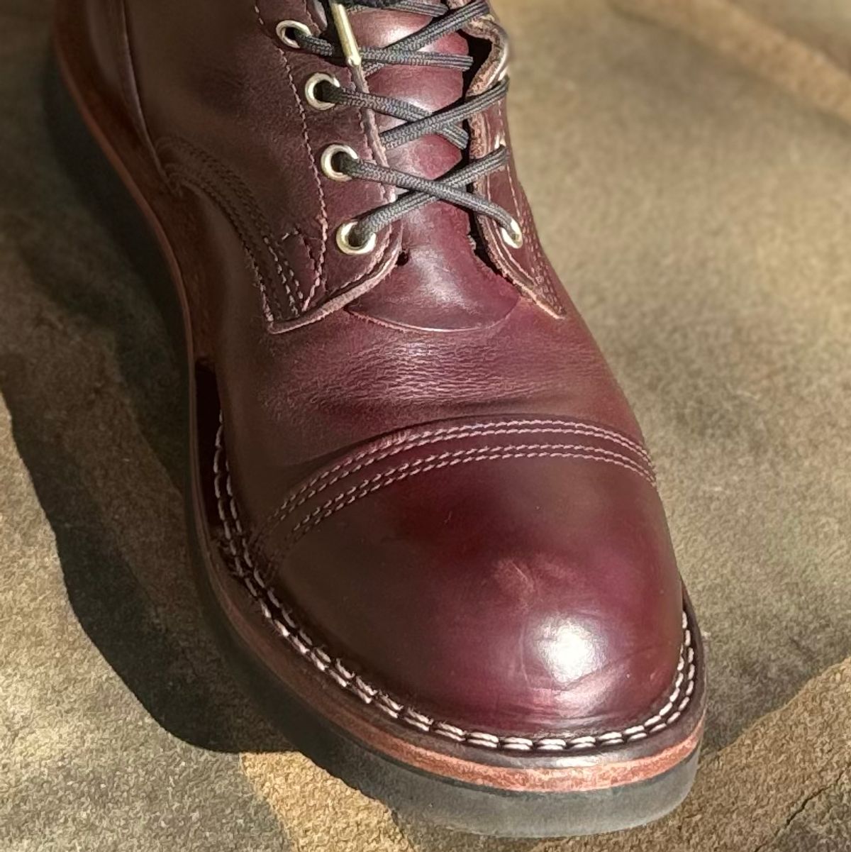 Photo by escapedTexan on January 19, 2024 of the Nicks Americana in Horween Color 8 Chromexcel.