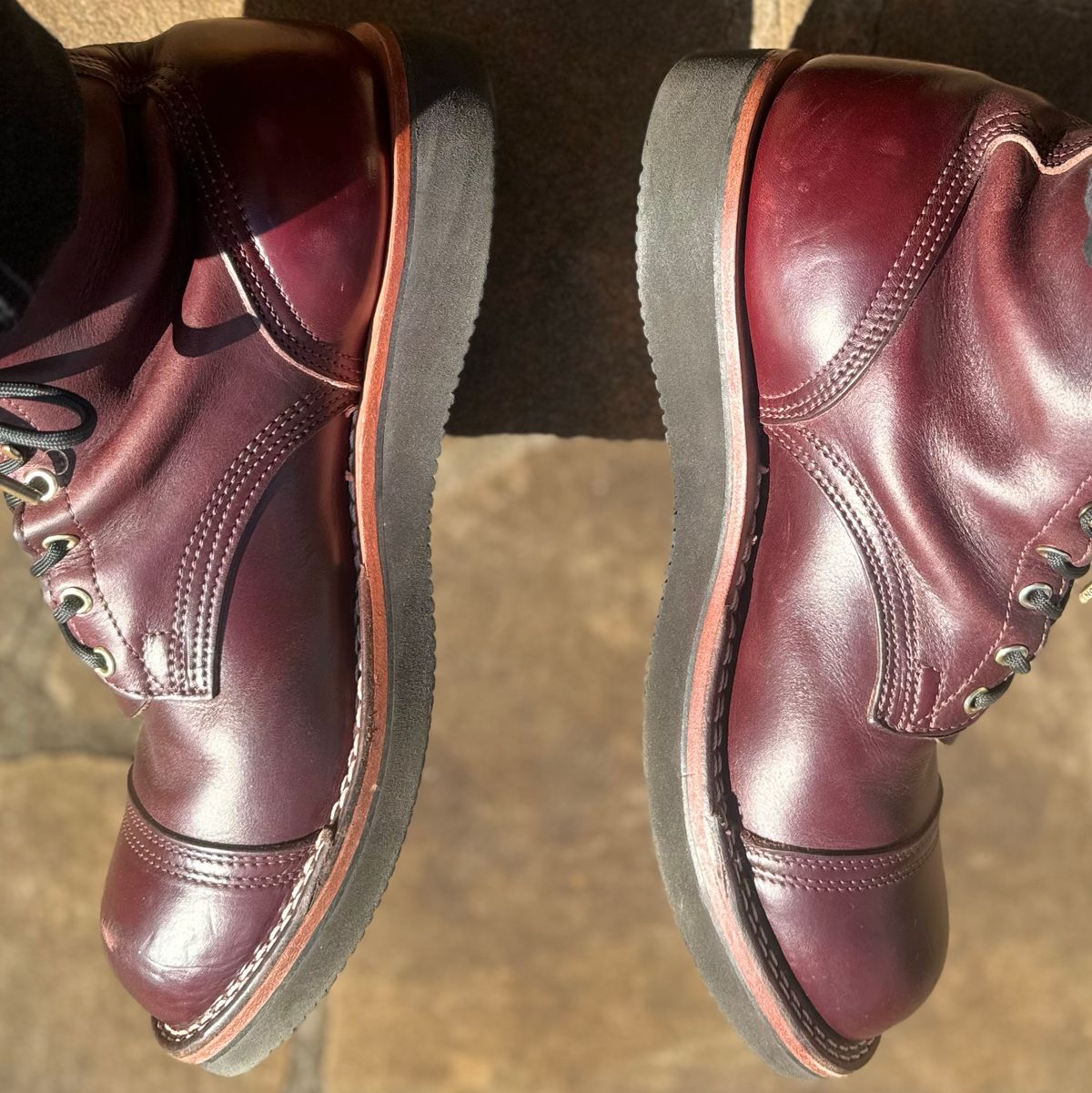 Photo by escapedTexan on January 19, 2024 of the Nicks Americana in Horween Color 8 Chromexcel.