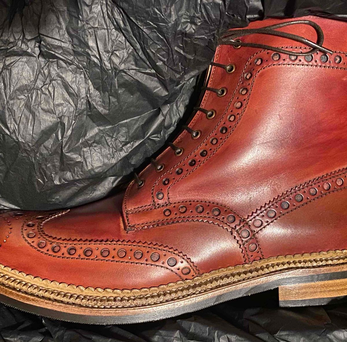 Photo by escapedTexan on January 5, 2023 of the Grenson Fred in Handpainted Tan.
