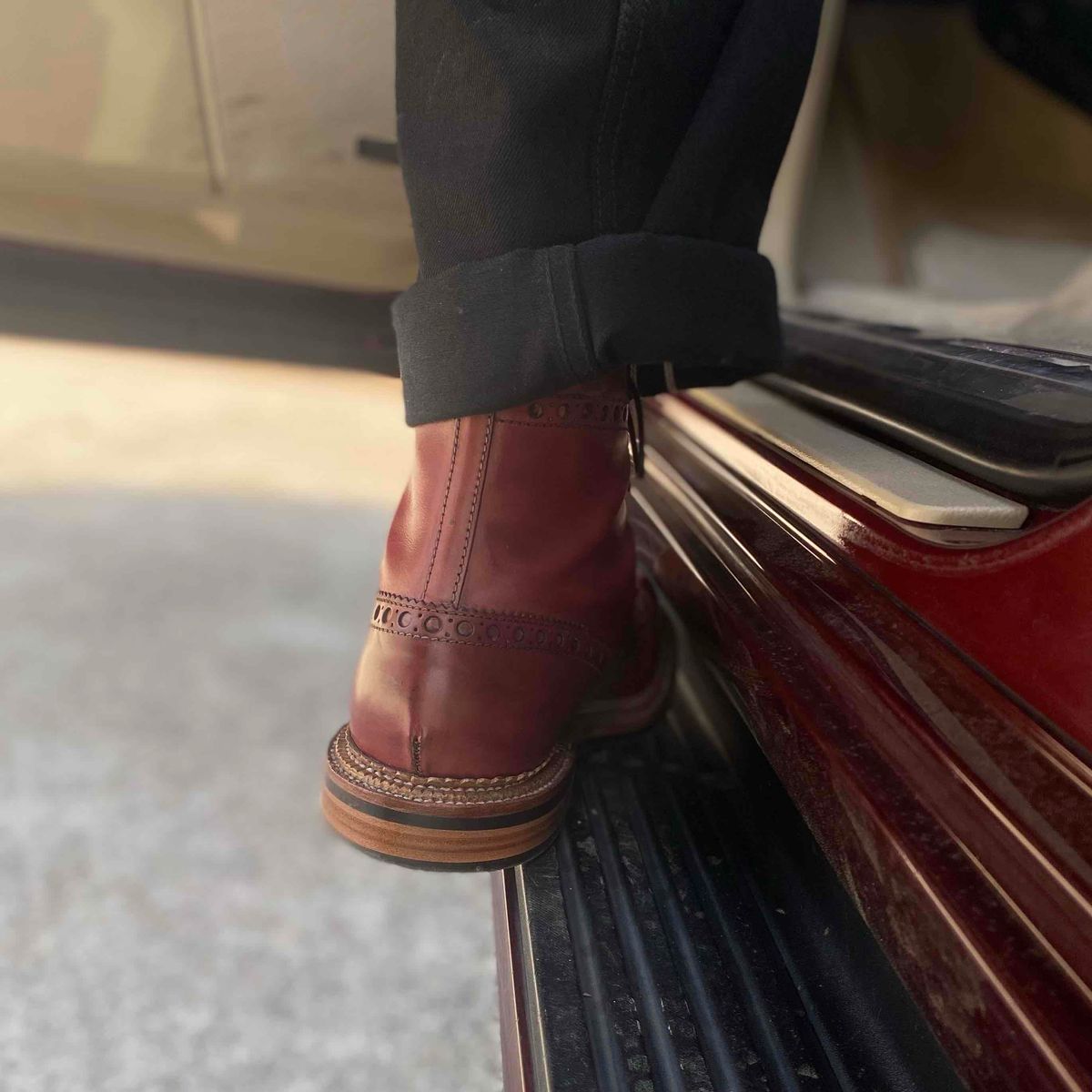 Photo by escapedTexan on March 10, 2023 of the Grenson Fred in Handpainted Tan.