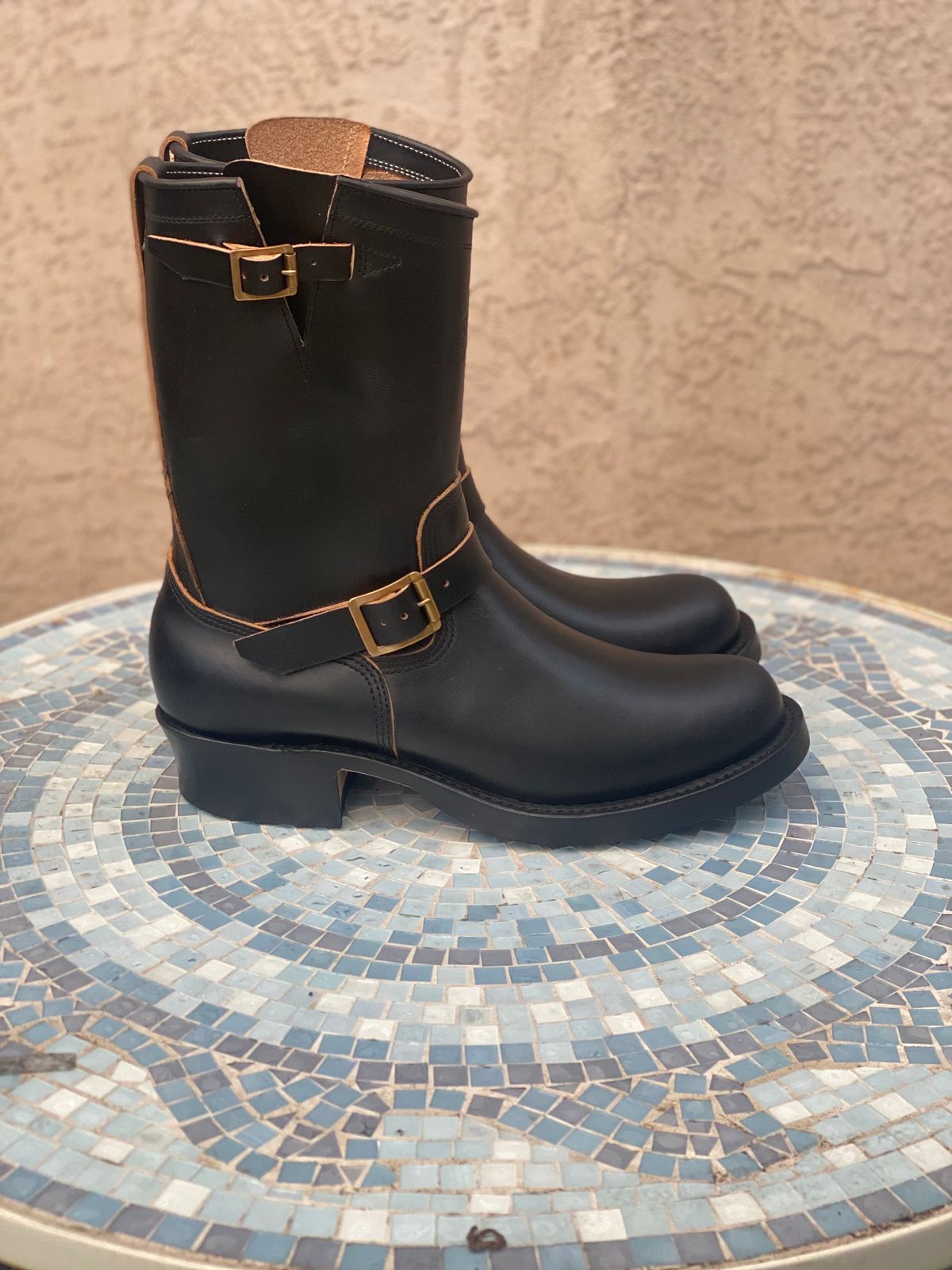 Photo by parkle__ on October 1, 2023 of the Zerrows Type One in Horween Black Latigo.