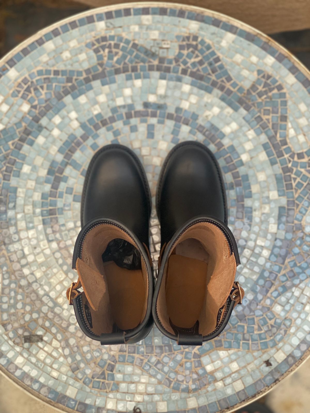 Photo by parkle__ on October 1, 2023 of the Zerrows Type One in Horween Black Latigo.