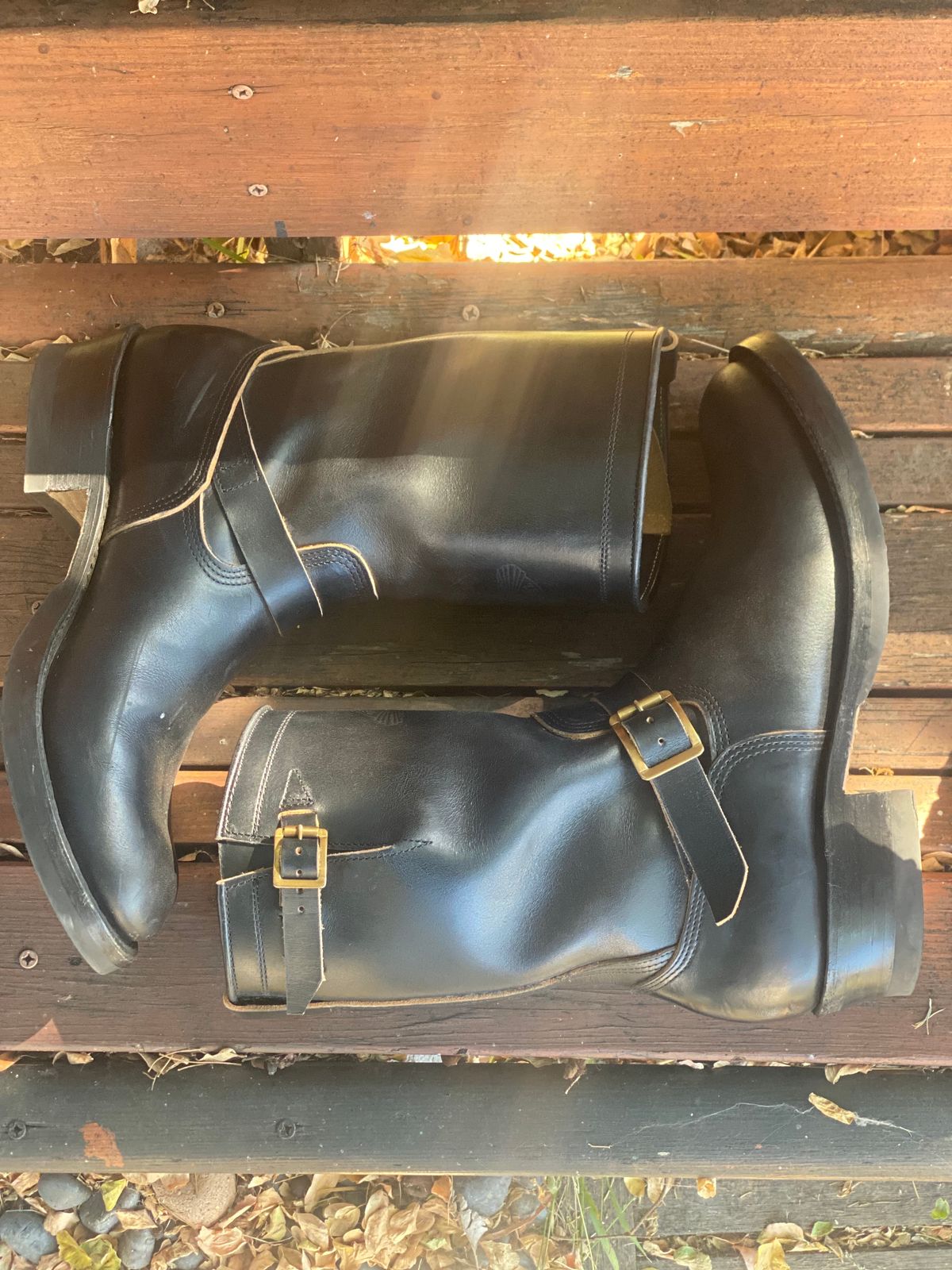 Photo by parkle__ on November 4, 2023 of the Zerrows Type One in Horween Black Latigo.