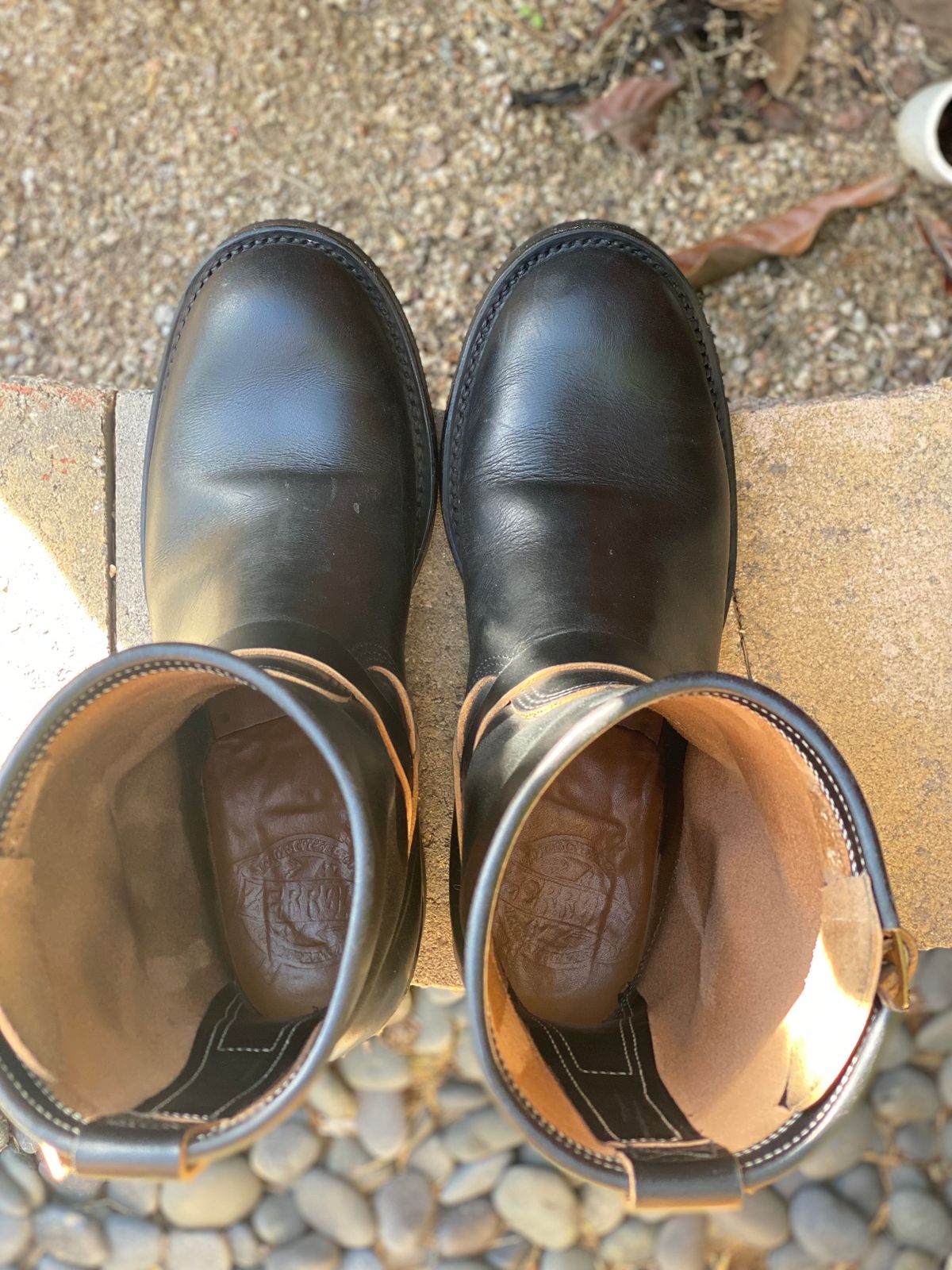 Photo by parkle__ on December 3, 2023 of the Zerrows Type One in Horween Black Latigo.