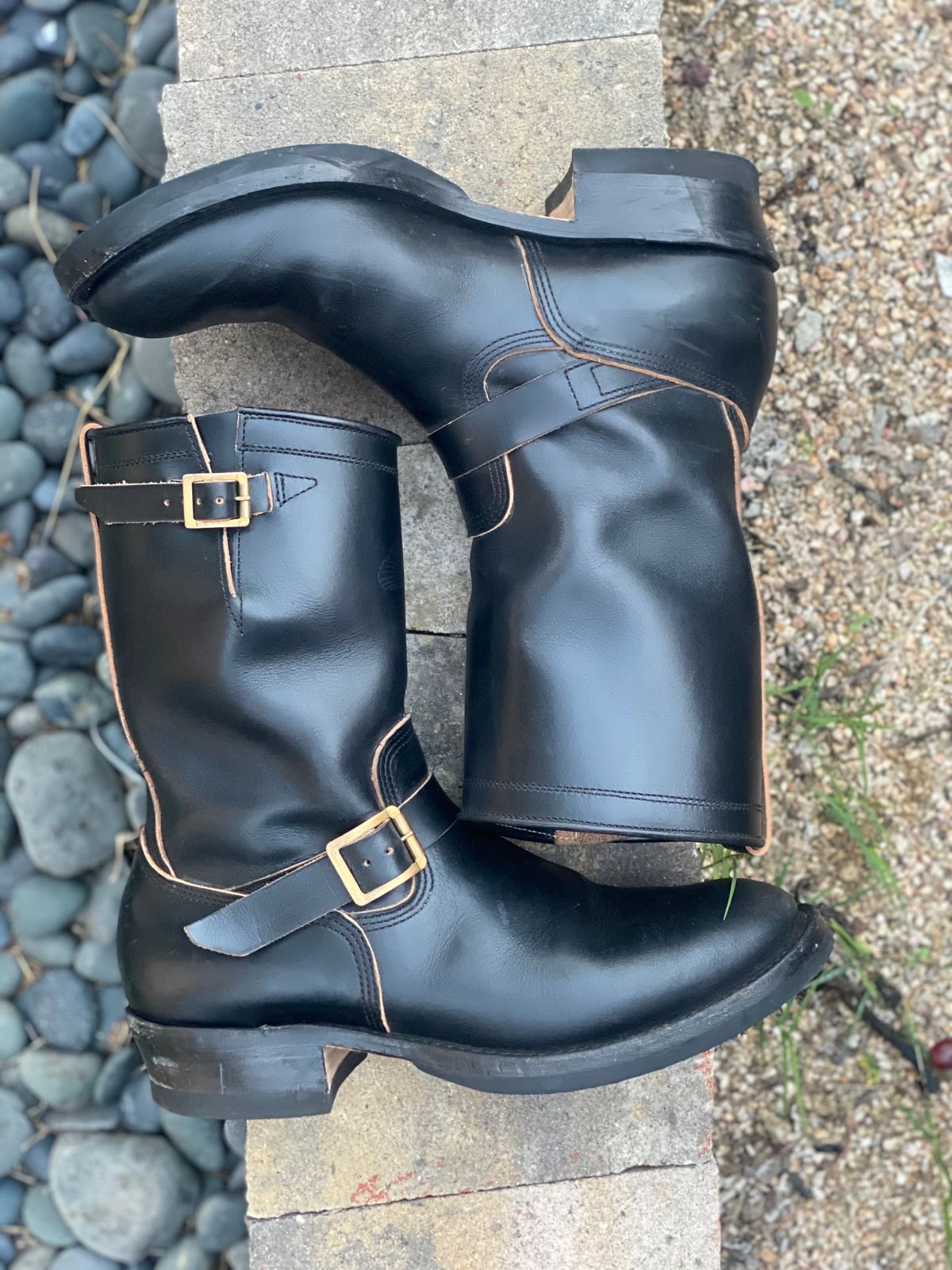 Photo by parkle__ on January 6, 2024 of the Zerrows Type One in Horween Black Latigo.