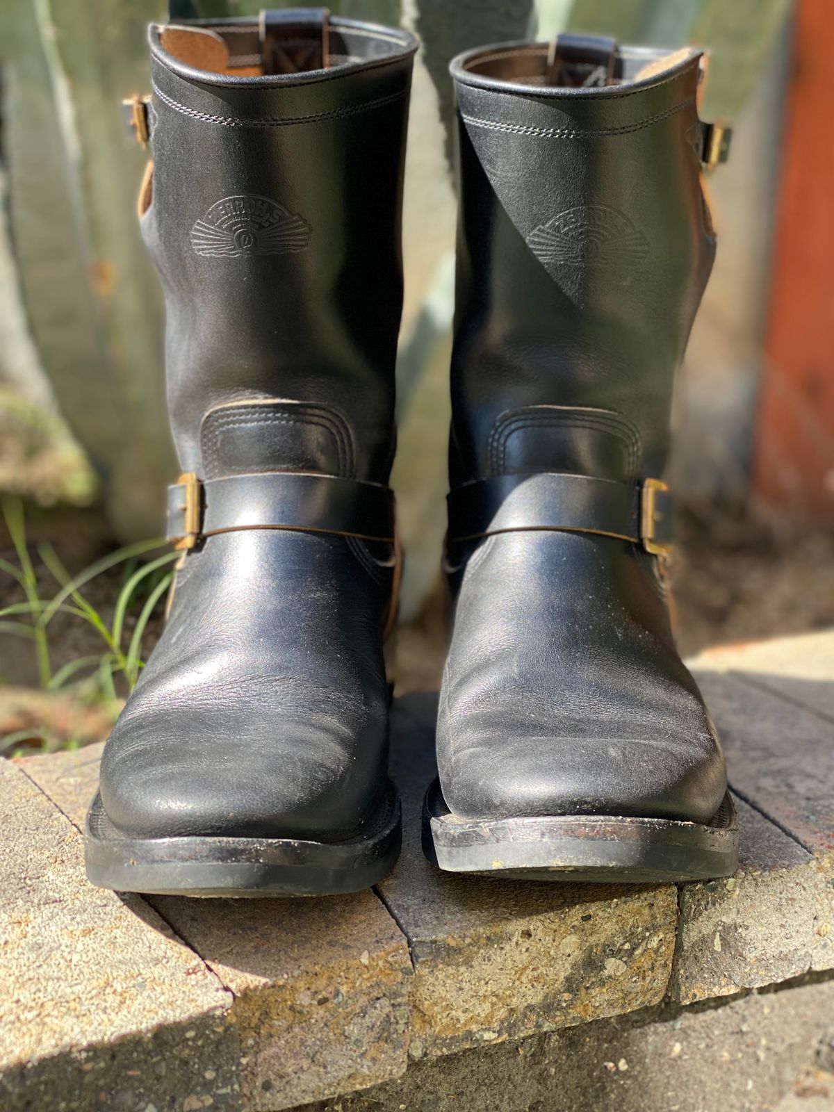 Photo by parkle__ on February 4, 2024 of the Zerrows Type One in Horween Black Latigo.