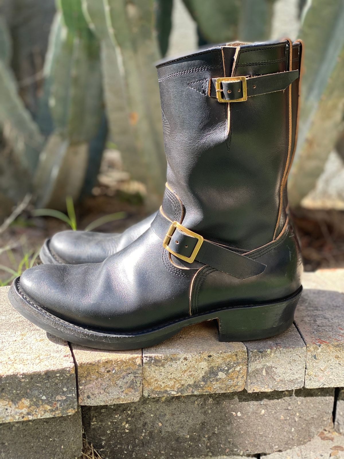 Photo by parkle__ on February 4, 2024 of the Zerrows Type One in Horween Black Latigo.