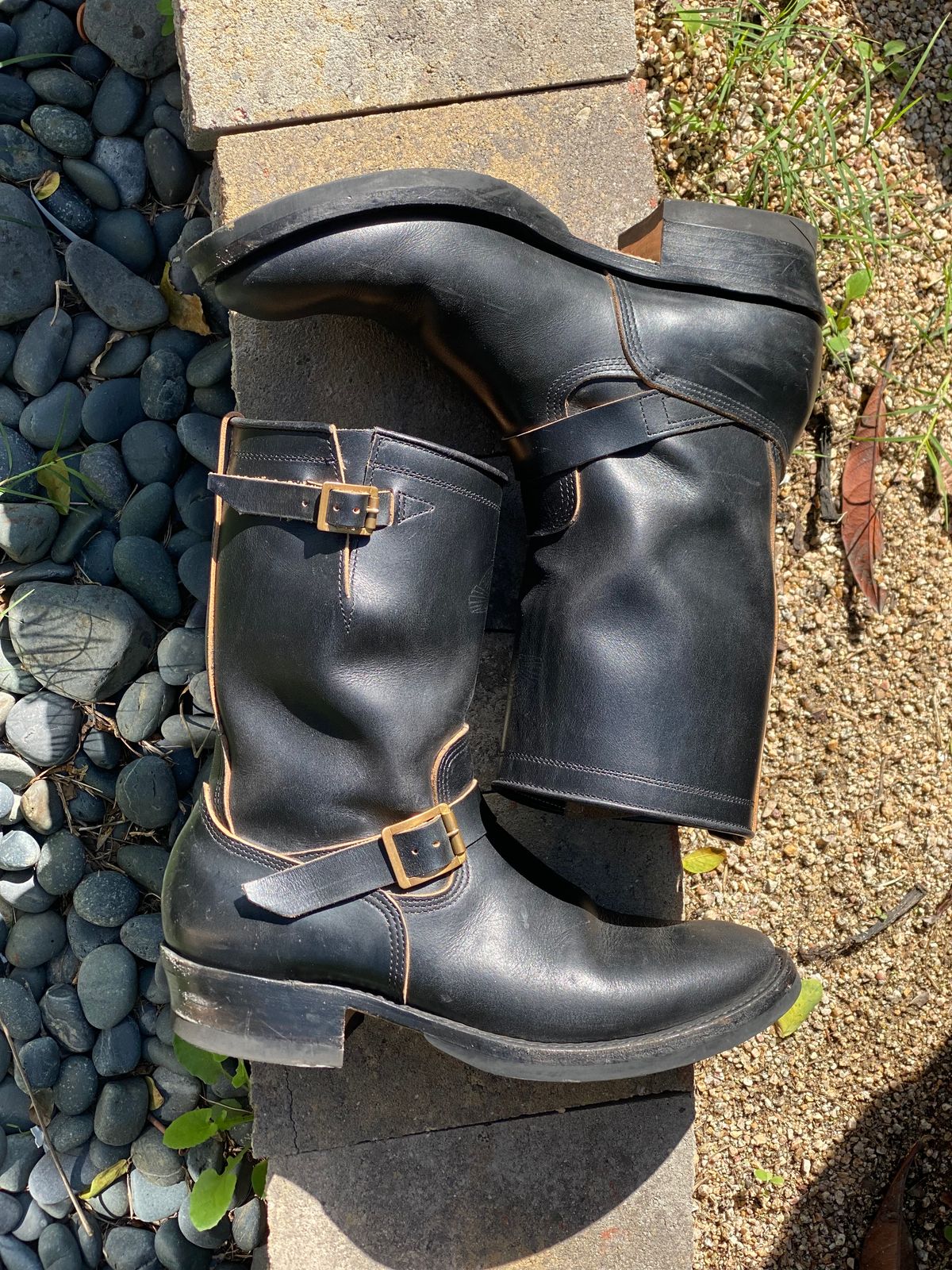 Photo by parkle__ on February 4, 2024 of the Zerrows Type One in Horween Black Latigo.