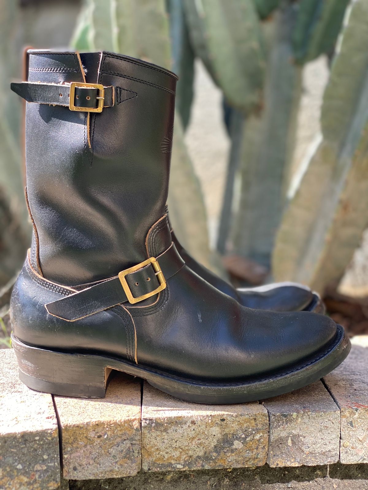 Photo by parkle__ on February 4, 2024 of the Zerrows Type One in Horween Black Latigo.