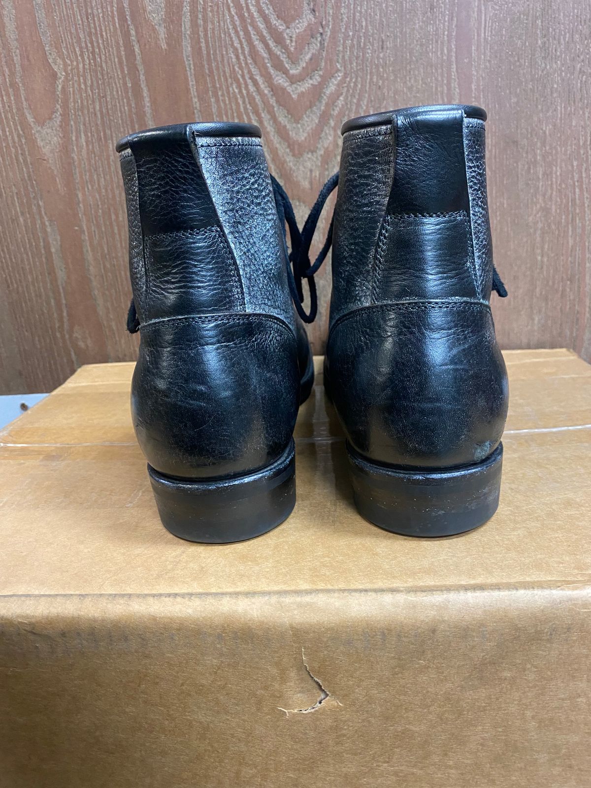 Photo by parkle__ on January 5, 2023 of the Iron Boots 5515 in Black Italy Waxed Bullhide.