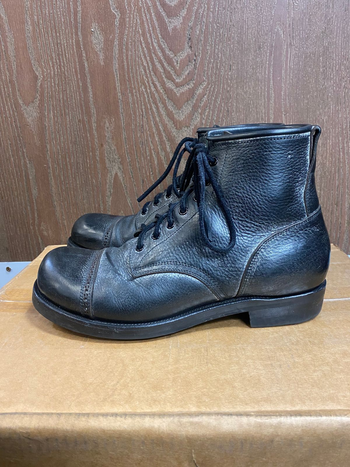 Photo by parkle__ on January 5, 2023 of the Iron Boots 5515 in Black Italy Waxed Bullhide.