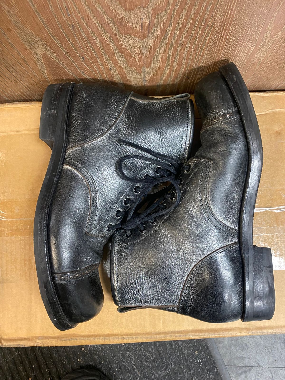 Photo by parkle__ on January 5, 2023 of the Iron Boots 5515 in Black Italy Waxed Bullhide.