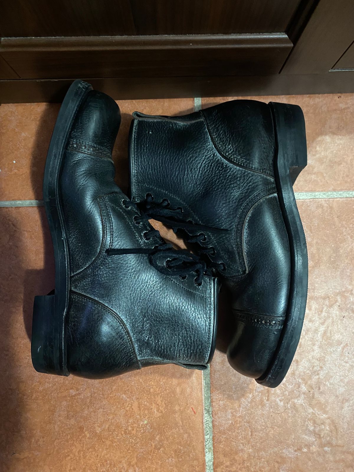 Photo by parkle__ on February 6, 2023 of the Iron Boots 5515 in Black Italy Waxed Bullhide.
