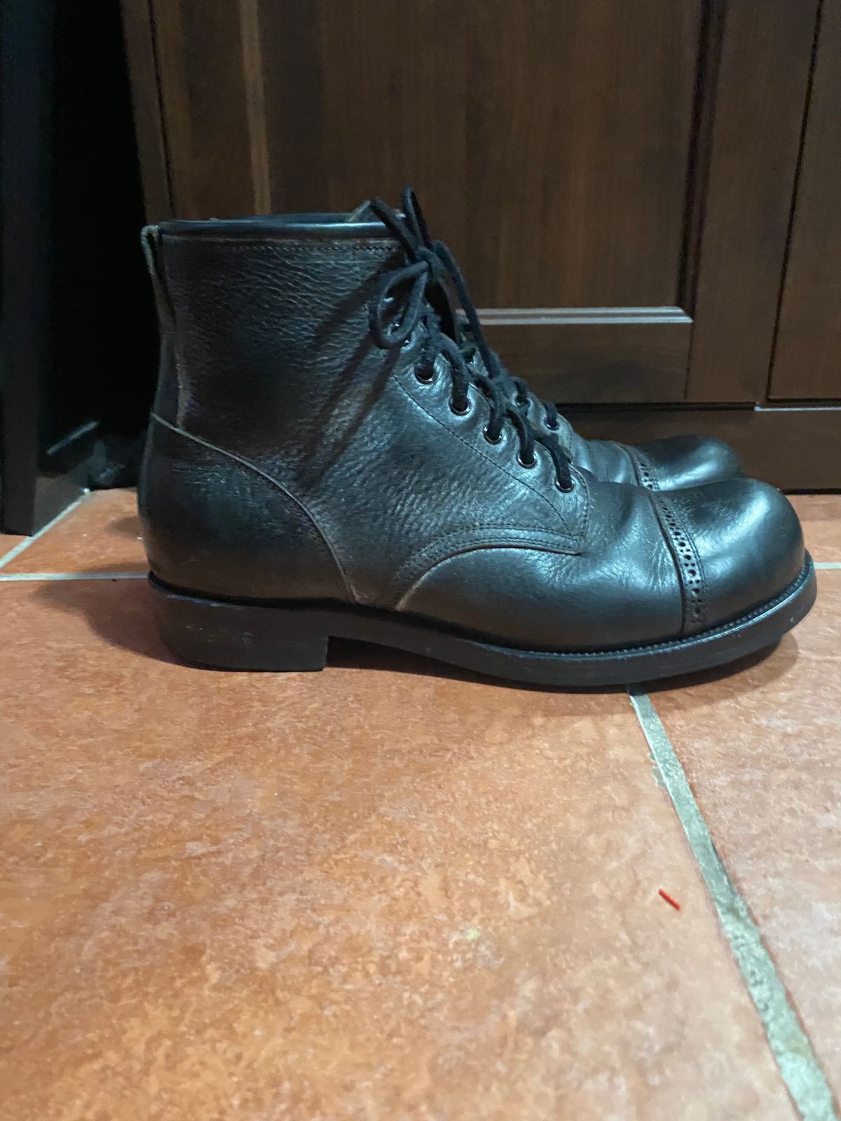 Photo by parkle__ on February 6, 2023 of the Iron Boots 5515 in Black Italy Waxed Bullhide.