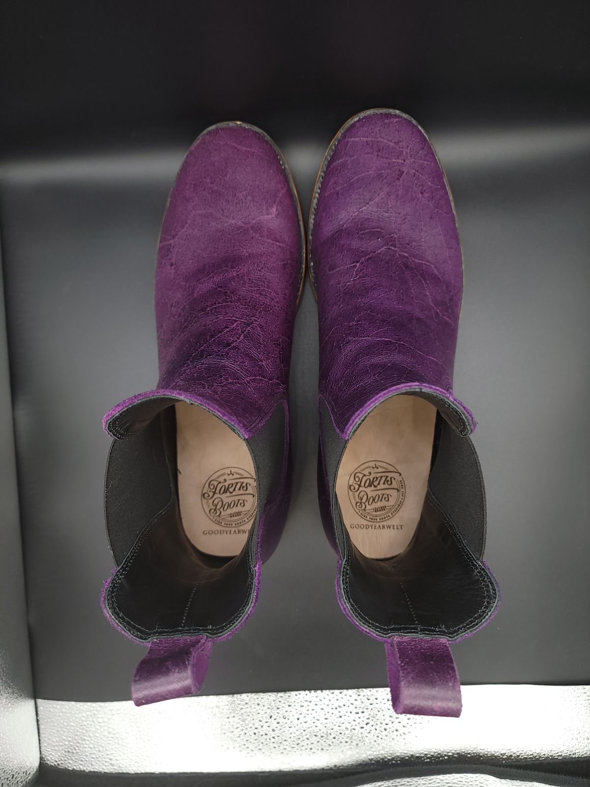 Photo by jinn35 on November 2, 2023 of the Fortis Boots El Primero in C.F. Stead Crazy Cow Royal Purple.