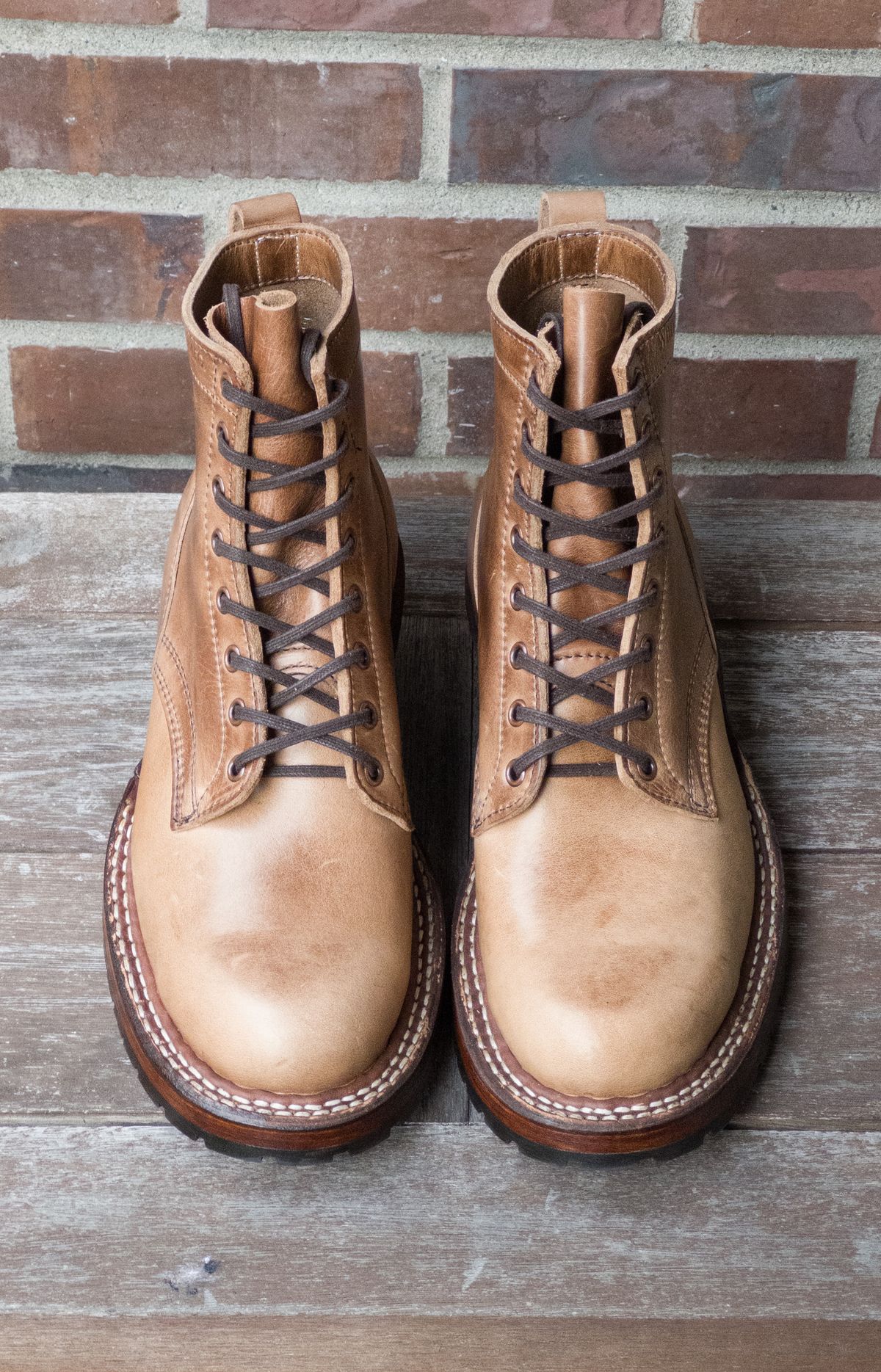 Photo by tylers.hobby on October 1, 2023 of the White's 350 Cruiser in Horween Natural Chromexcel.