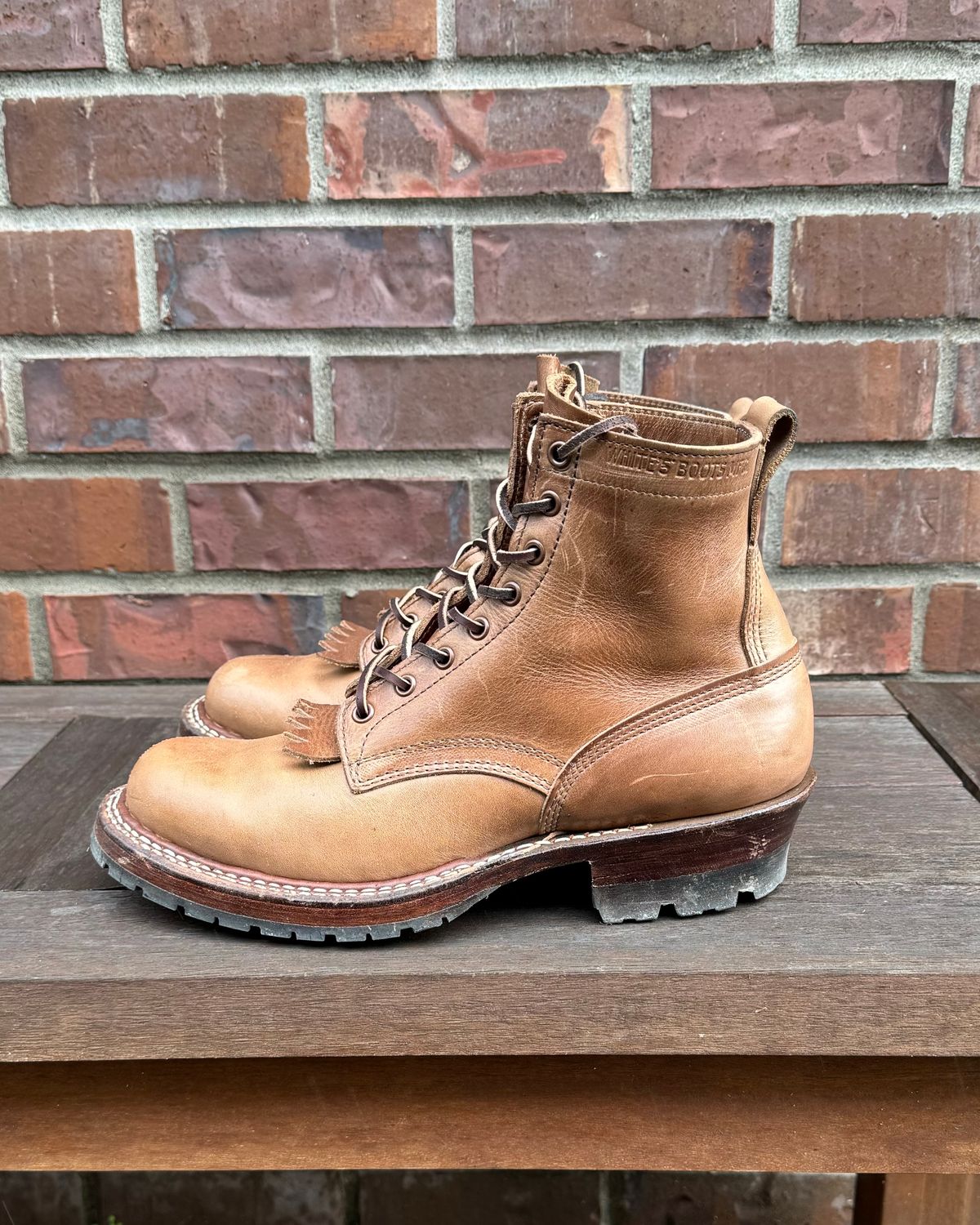 Photo by tylers.hobby on November 2, 2023 of the White's 350 Cruiser in Horween Natural Chromexcel.
