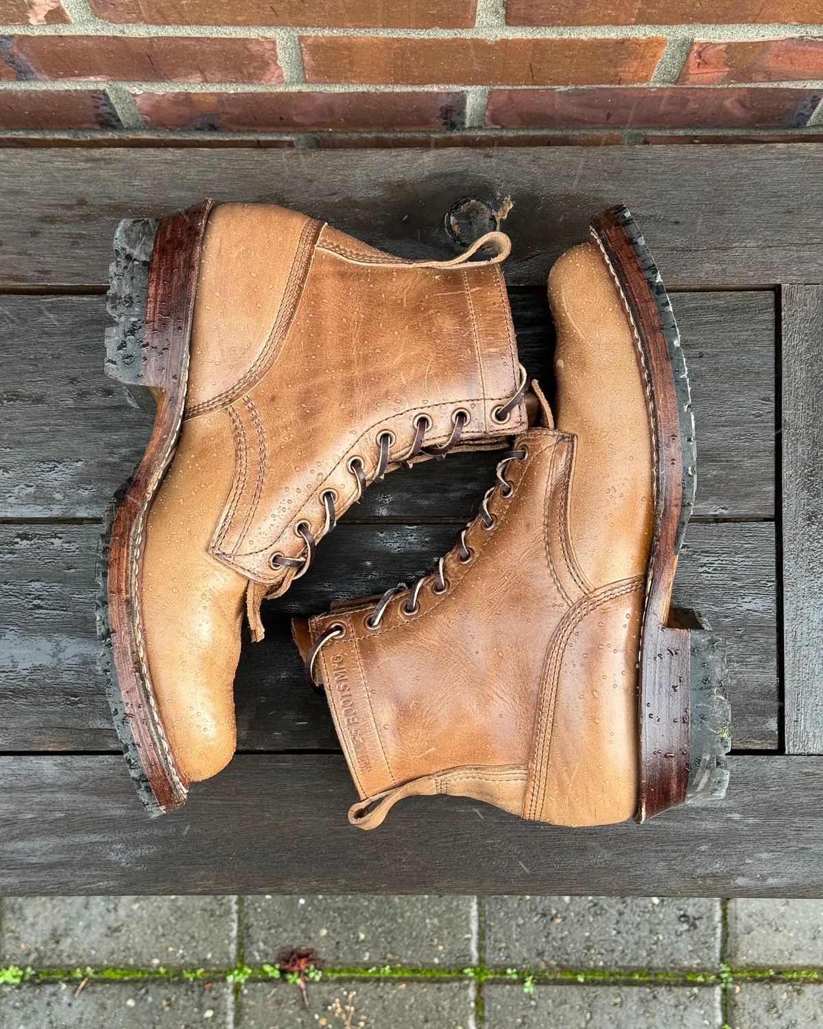 Photo by tylers.hobby on November 2, 2023 of the White's 350 Cruiser in Horween Natural Chromexcel.