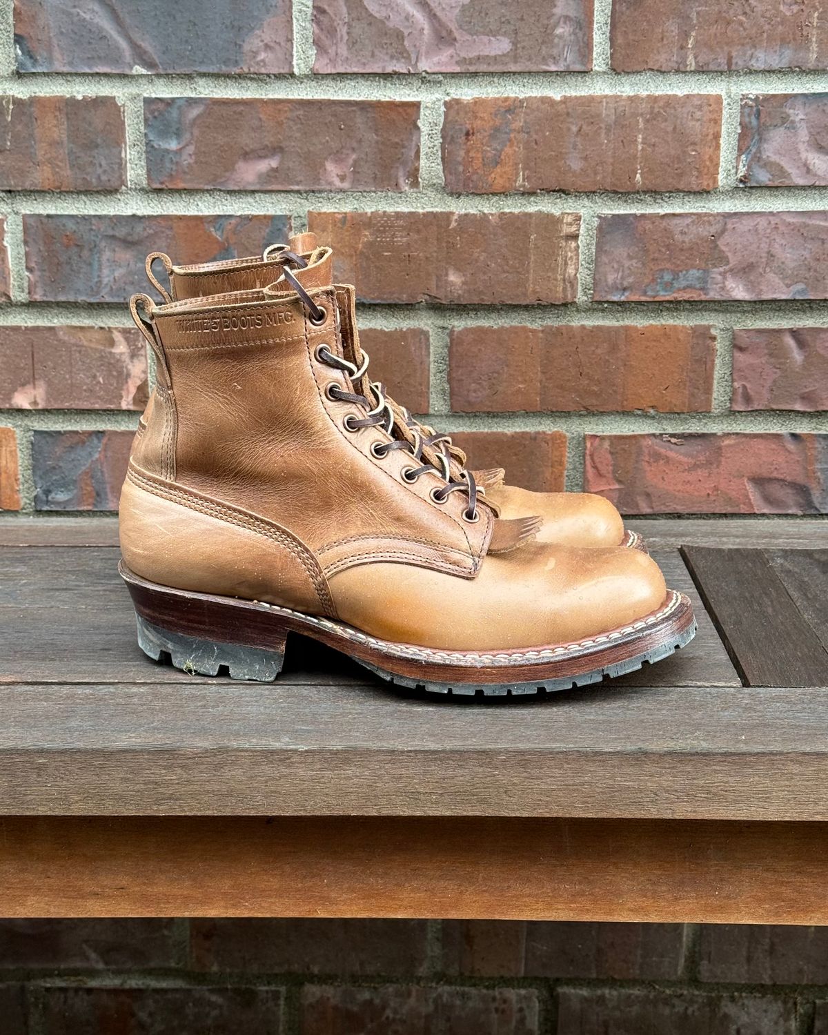 Photo by tylers.hobby on November 2, 2023 of the White's 350 Cruiser in Horween Natural Chromexcel.