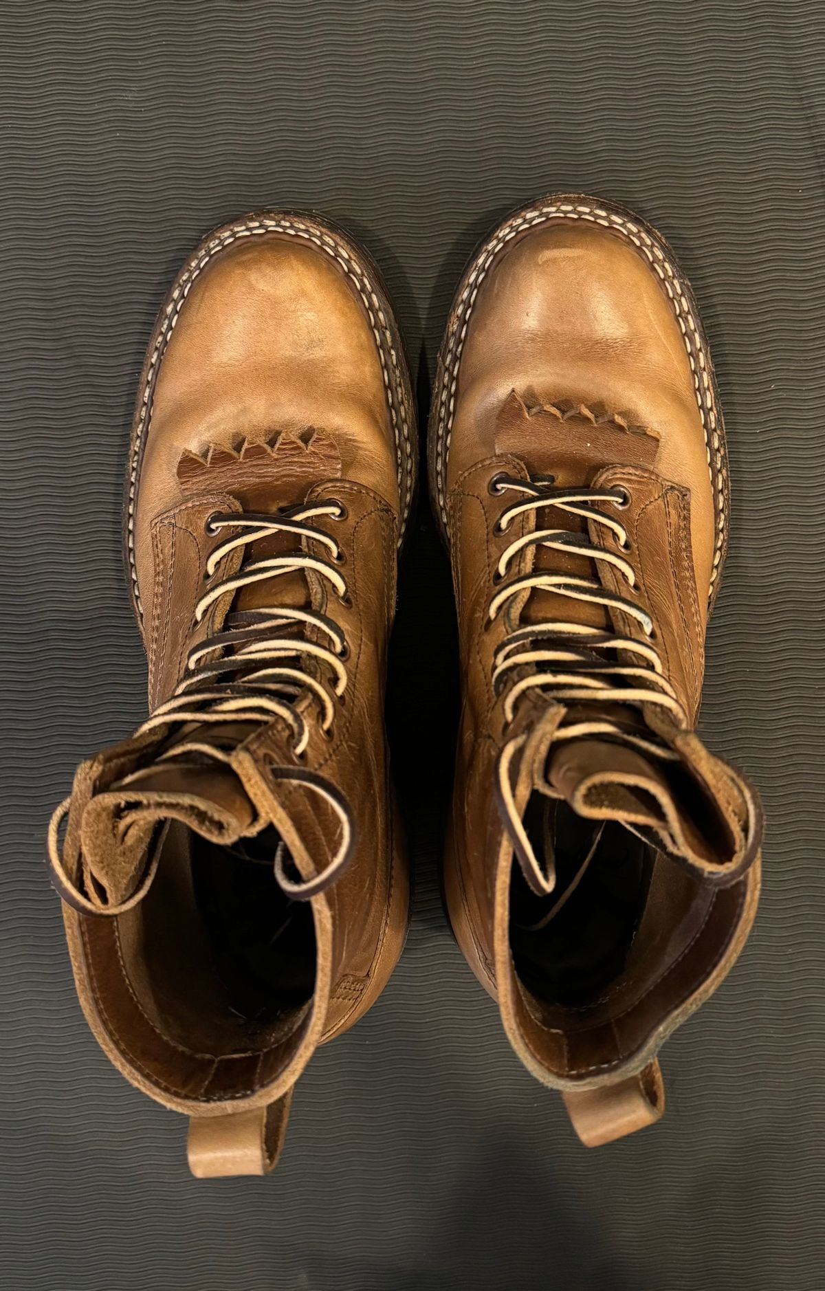 Photo by tylers.hobby on January 5, 2024 of the White's 350 Cruiser in Horween Natural Chromexcel.