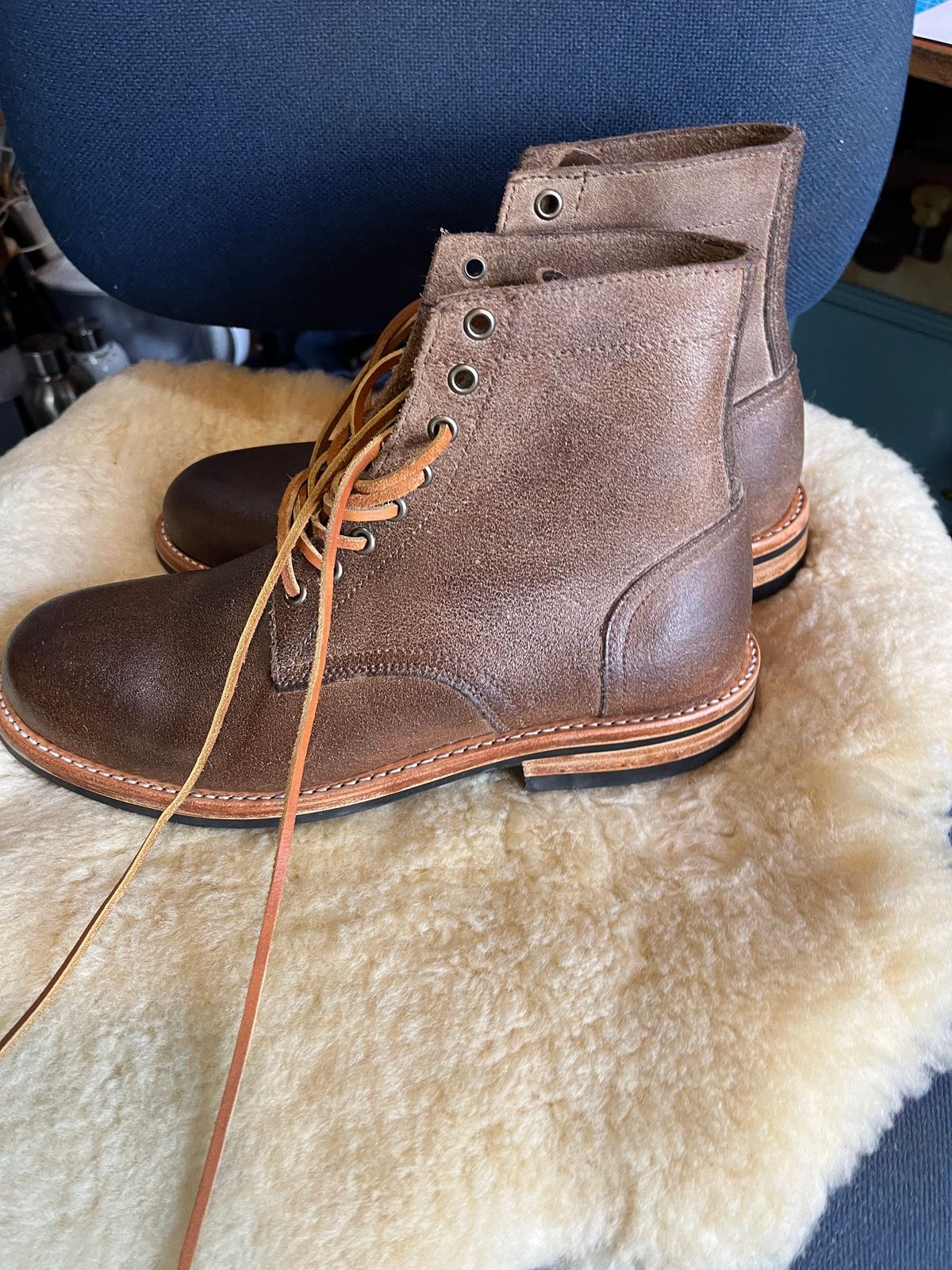 Photo by Dannflow on October 1, 2024 of the Oak Street Bootmakers Trench Boot in Horween Natural Chromexcel Roughout.