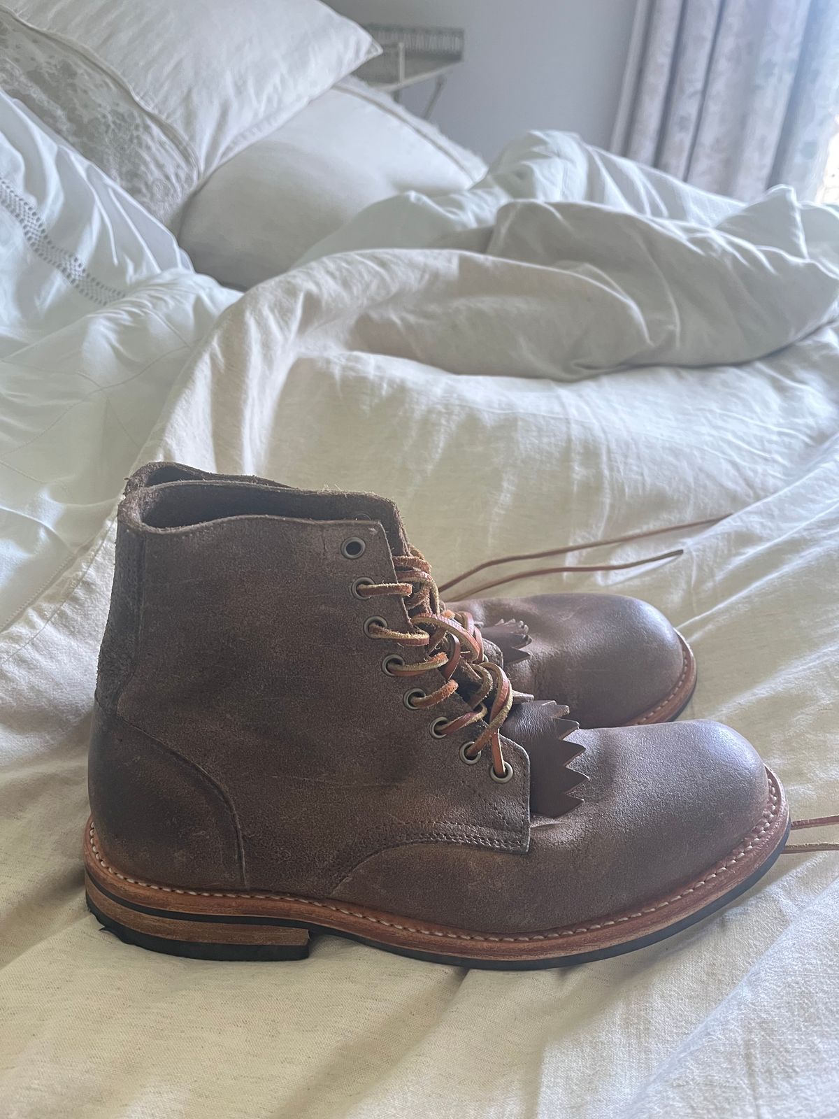 Photo by Dannflow on November 3, 2024 of the Oak Street Bootmakers Trench Boot in Horween Natural Chromexcel Roughout.