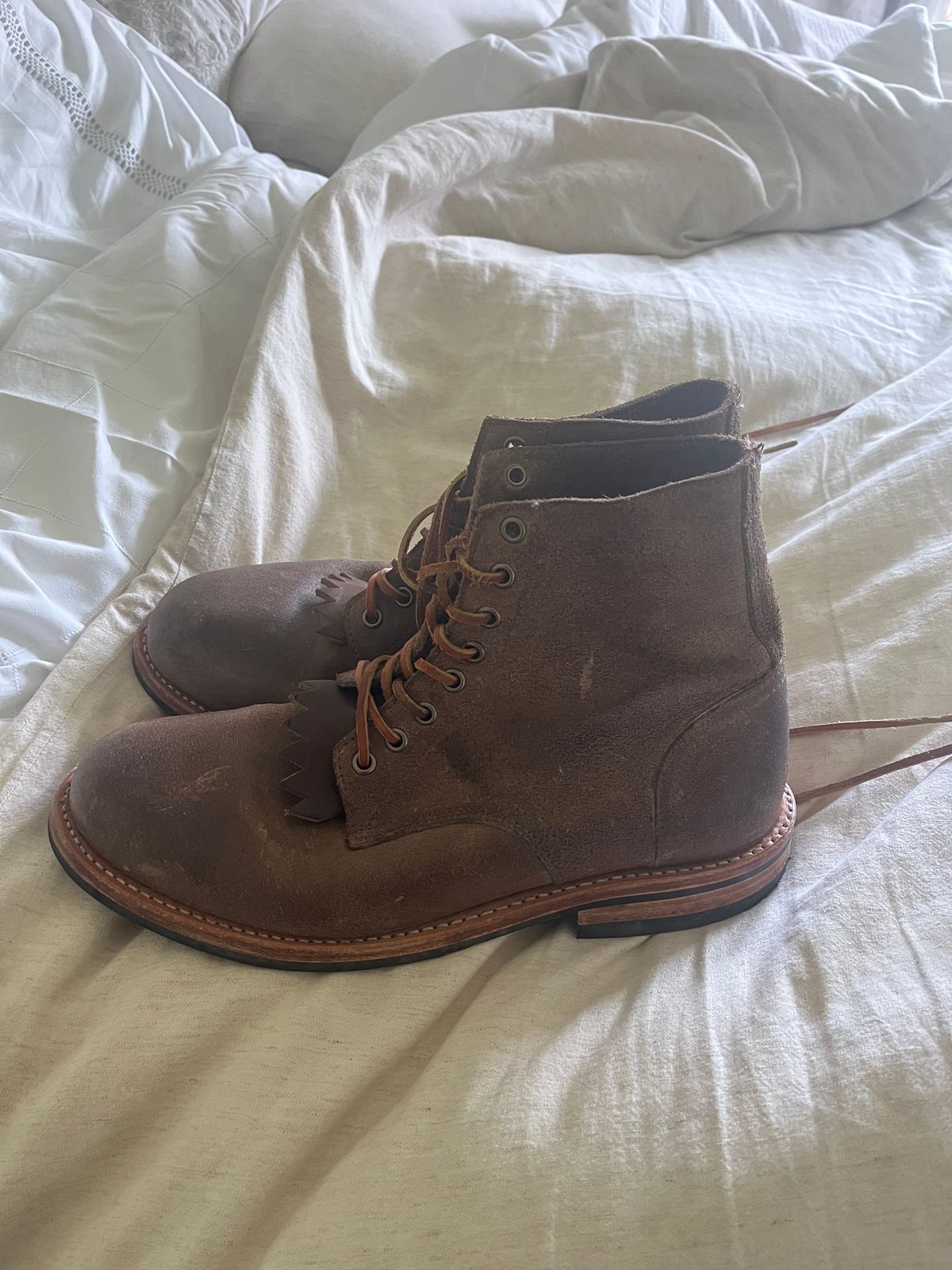 Photo by Dannflow on November 3, 2024 of the Oak Street Bootmakers Trench Boot in Horween Natural Chromexcel Roughout.