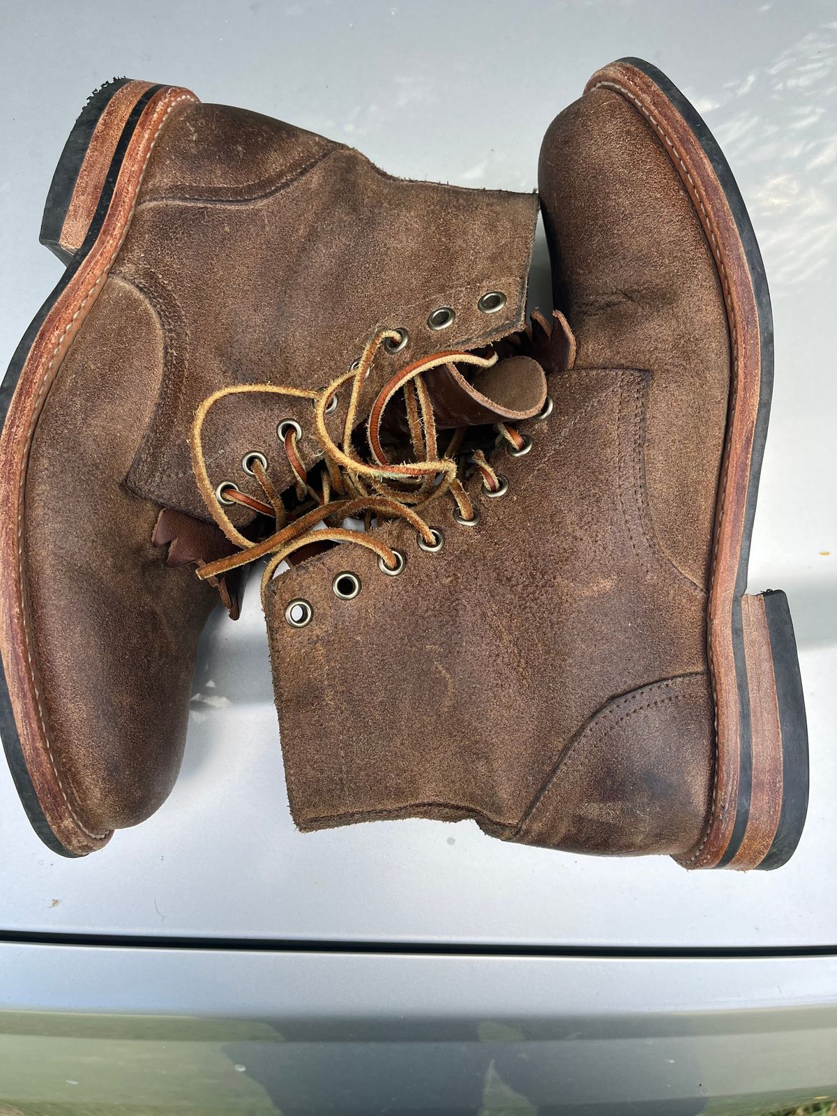 Photo by Dannflow on January 2, 2025 of the Oak Street Bootmakers Trench Boot in Horween Natural Chromexcel Roughout.