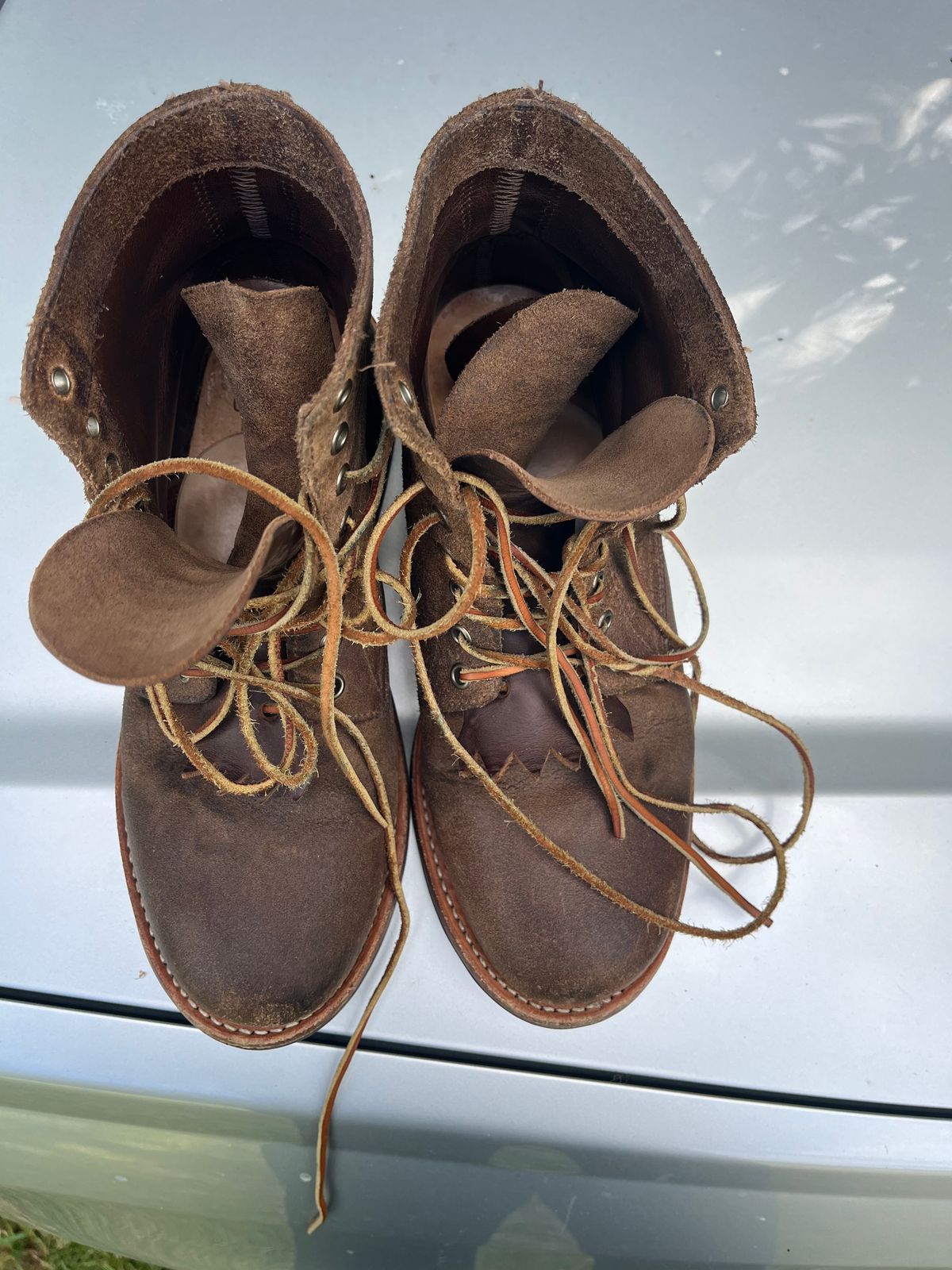 Photo by Dannflow on January 2, 2025 of the Oak Street Bootmakers Trench Boot in Horween Natural Chromexcel Roughout.