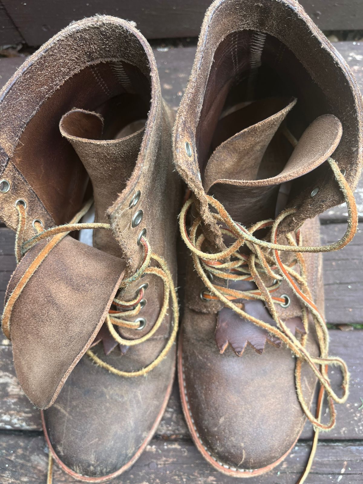Photo by Dannflow on March 3, 2025 of the Oak Street Bootmakers Trench Boot in Horween Natural Chromexcel Roughout.
