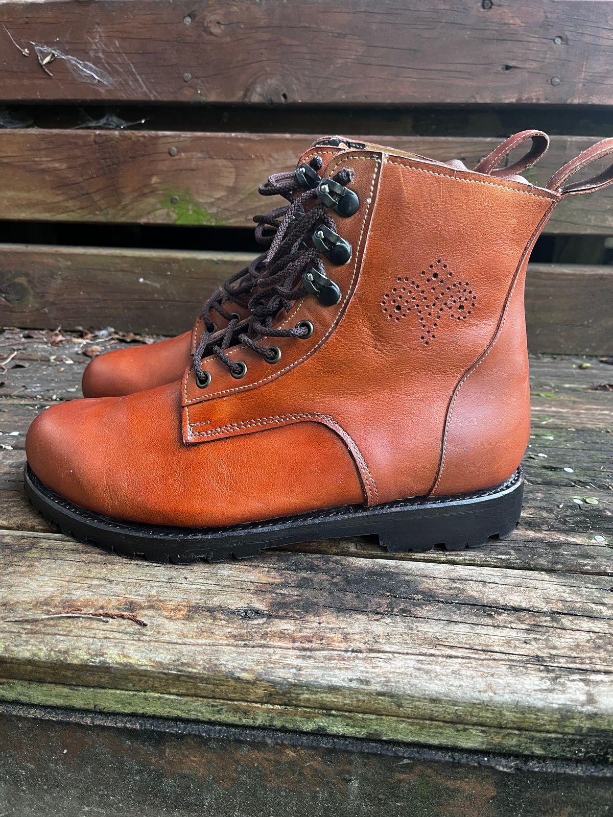 Photo by Dannflow on October 1, 2023 of the Sue Engles City Boot in Unknown Leather.