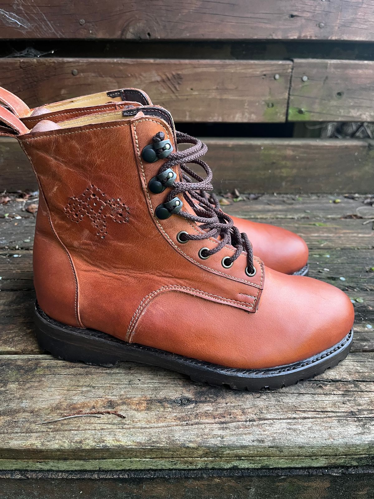 Photo by Dannflow on October 1, 2023 of the Sue Engles City Boot in Unknown Leather.