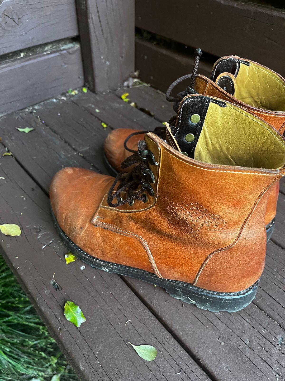 Photo by Dannflow on November 1, 2023 of the Sue Engles City Boot in Unknown Leather.