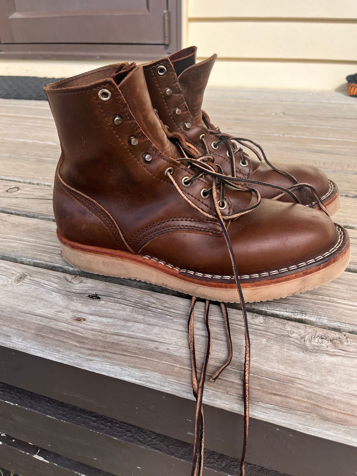 Photo by Dannflow on January 2, 2026 of the Nicks Free Range in Horween British Tan Chromexcel.