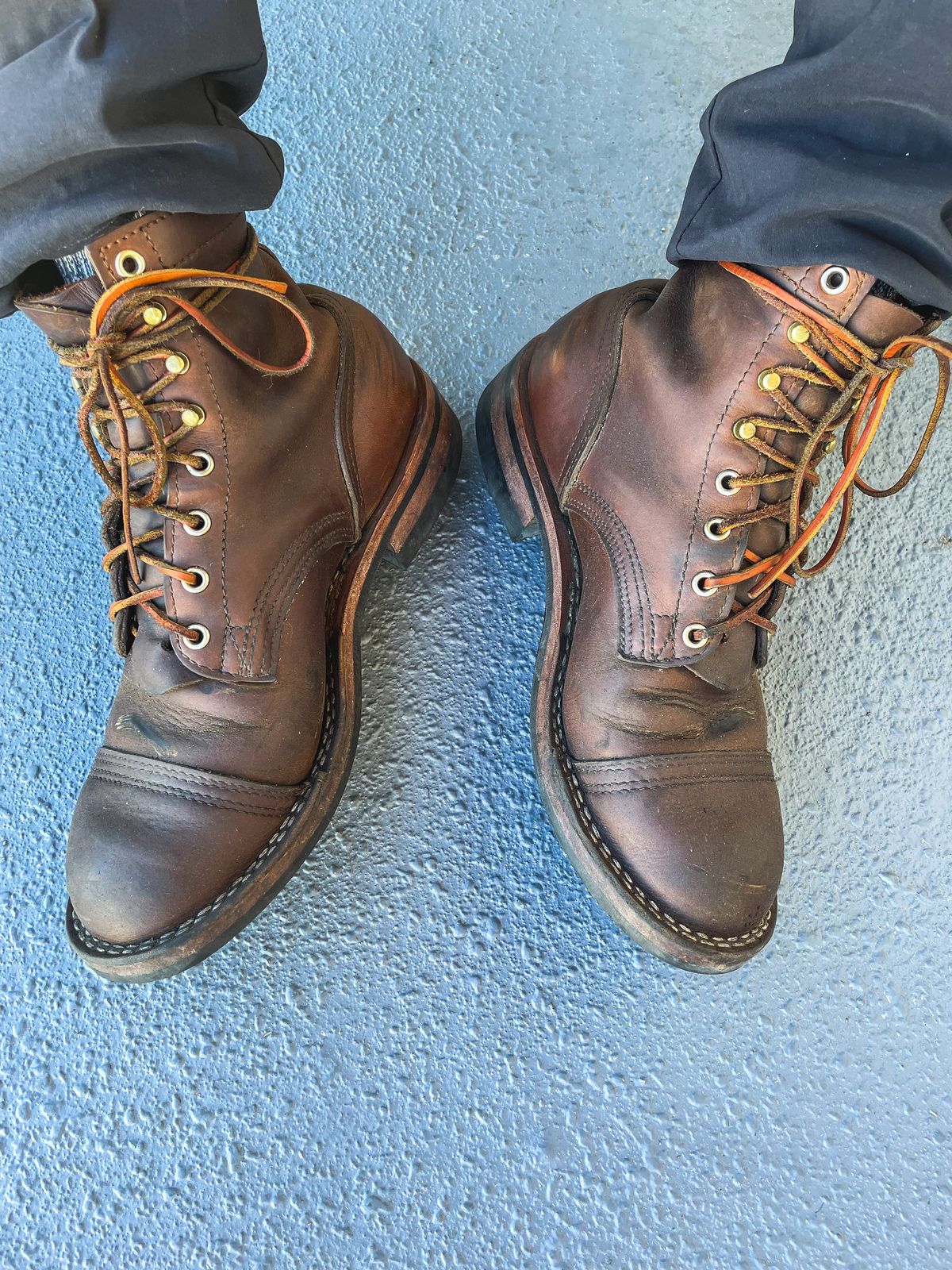 Photo by ConcreteLeatherFoot on July 13, 2023 of the Nicks Americana in Horween Orange Predator.