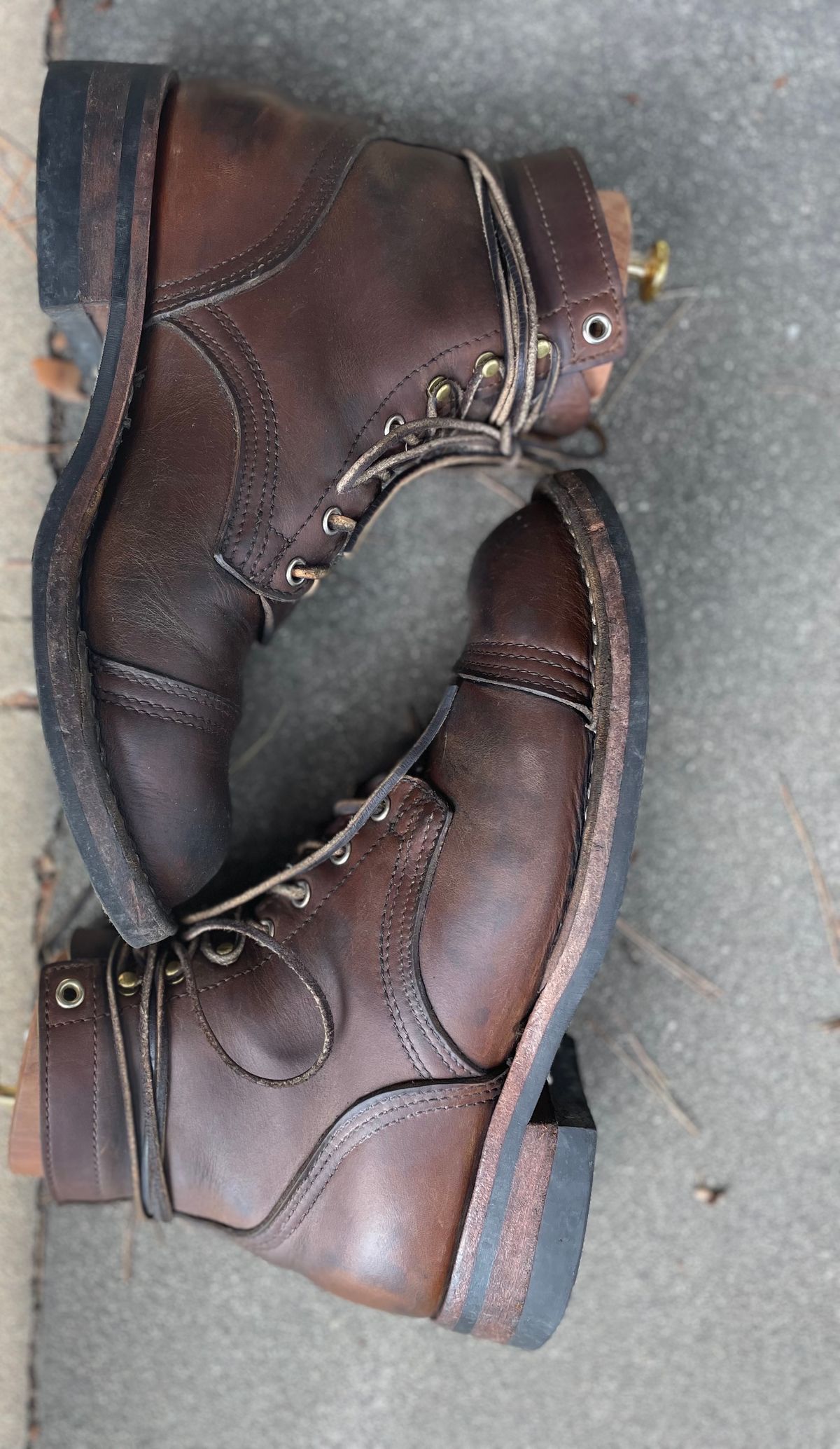 Photo by ConcreteLeatherFoot on October 26, 2023 of the Nicks Americana in Horween Orange Predator.