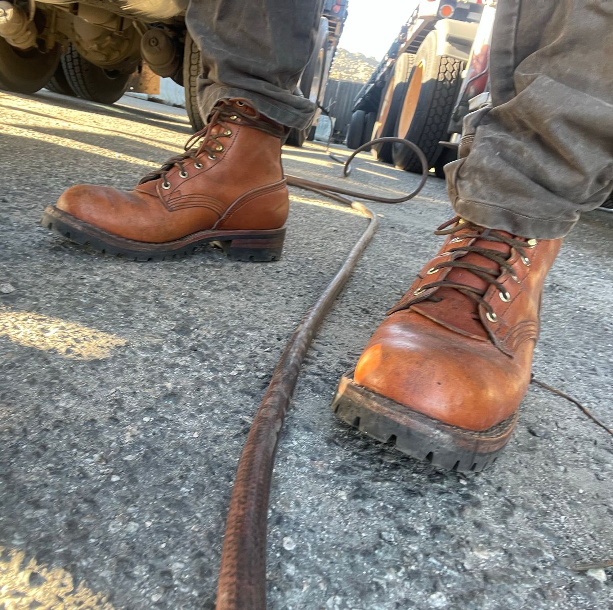 Photo by ConcreteLeatherFoot on November 22, 2023 of the Nicks DomePro in Wickett & Craig Tan English Bridle.