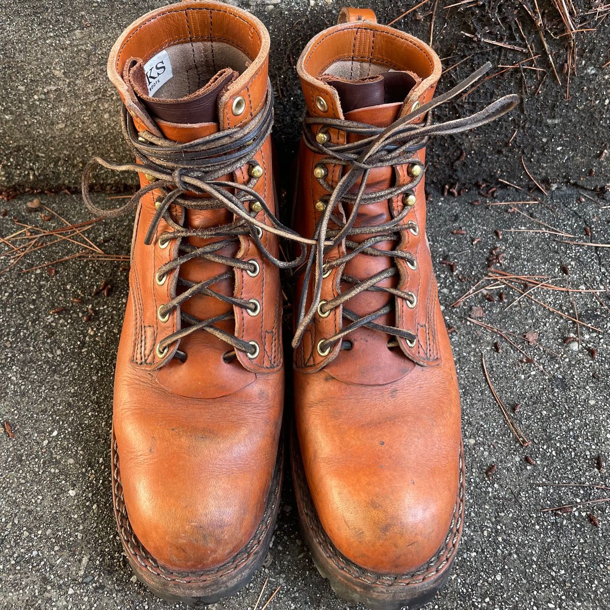 Photo by ConcreteLeatherFoot on January 3, 2024 of the Nicks DomePro in Wickett & Craig Tan English Bridle.