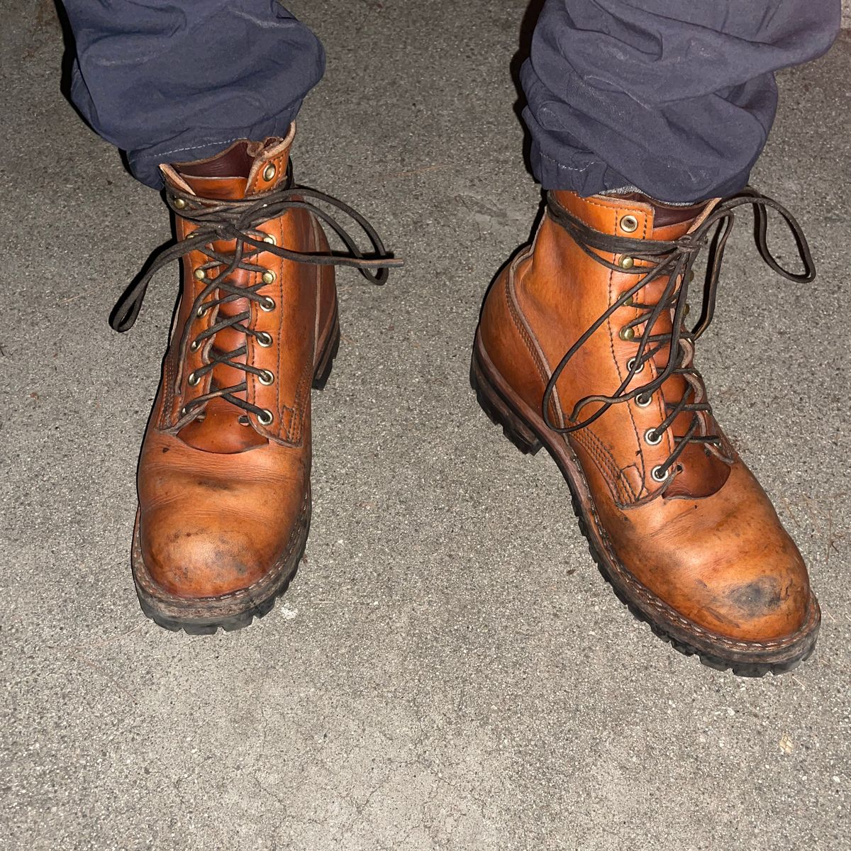 Photo by ConcreteLeatherFoot on February 13, 2024 of the Nicks DomePro in Wickett & Craig Tan English Bridle.