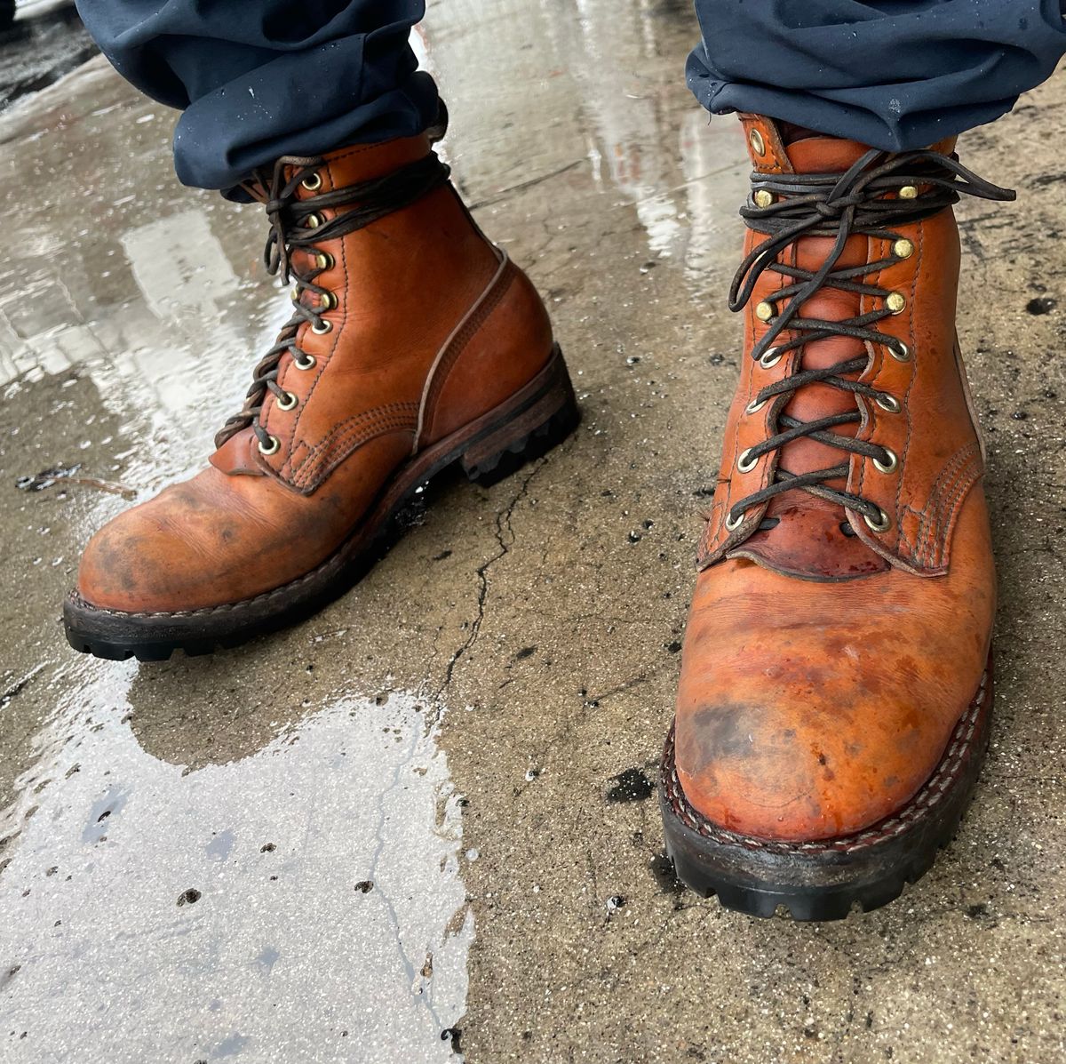 Photo by ConcreteLeatherFoot on February 20, 2024 of the Nicks DomePro in Wickett & Craig Tan English Bridle.