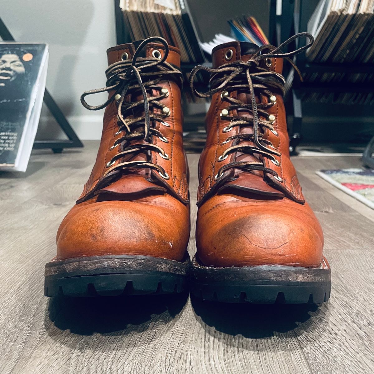Photo by ConcreteLeatherFoot on March 3, 2024 of the Nicks DomePro in Wickett & Craig Tan English Bridle.