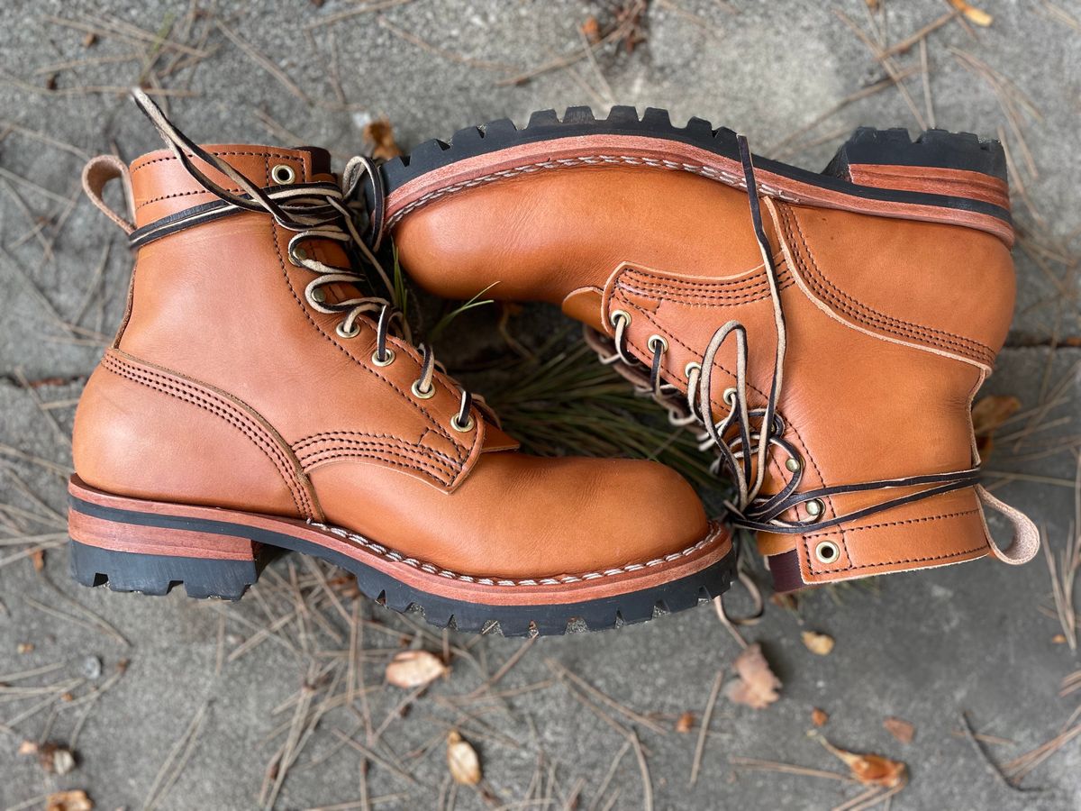 Photo by ConcreteLeatherFoot on October 3, 2023 of the Nicks DomePro in Wickett & Craig Tan English Bridle.