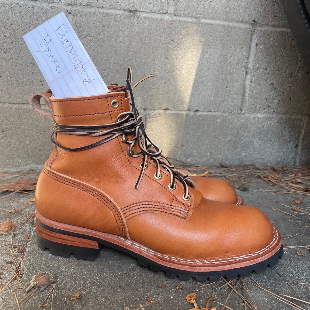 Photo by ConcreteLeatherFoot on October 3, 2023 of the Nicks DomePro in Wickett & Craig Tan English Bridle.