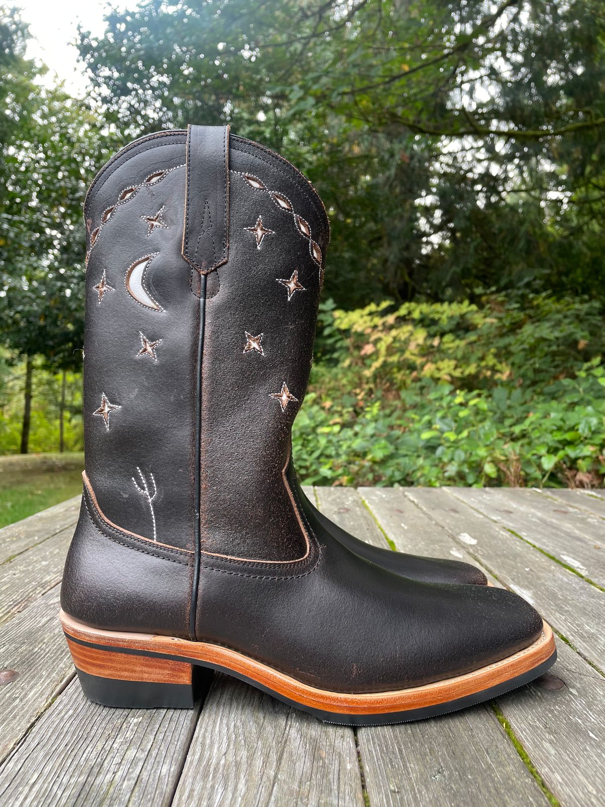 Photo by BacidiaGlory on October 4, 2025 of the Briselblack The Bullet in Horween Java Waxed Flesh.