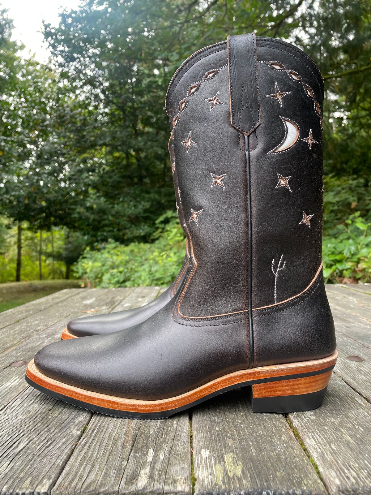 Photo by BacidiaGlory on October 4, 2025 of the Briselblack The Bullet in Horween Java Waxed Flesh.