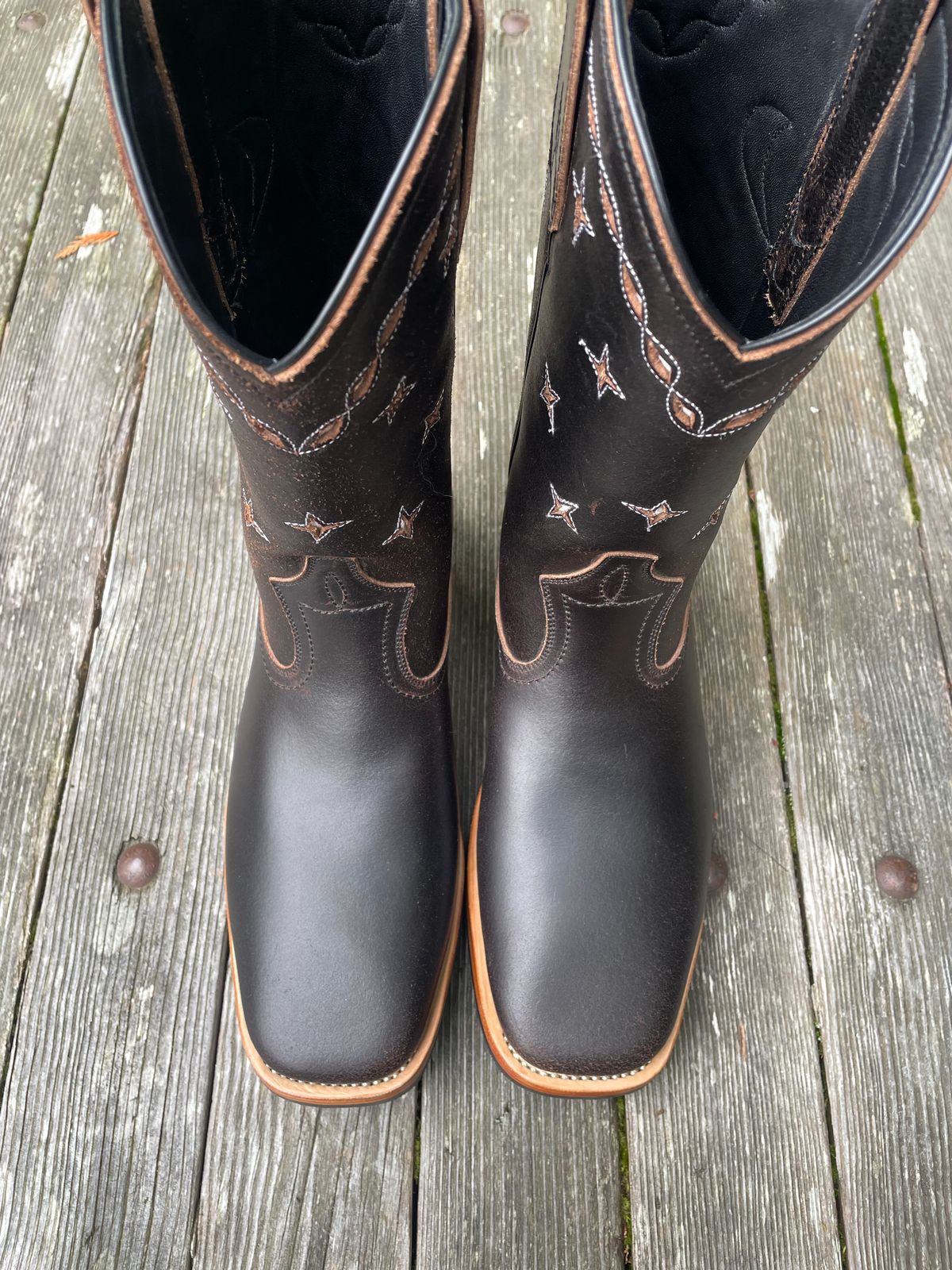 Photo by BacidiaGlory on October 4, 2025 of the Briselblack The Bullet in Horween Java Waxed Flesh.