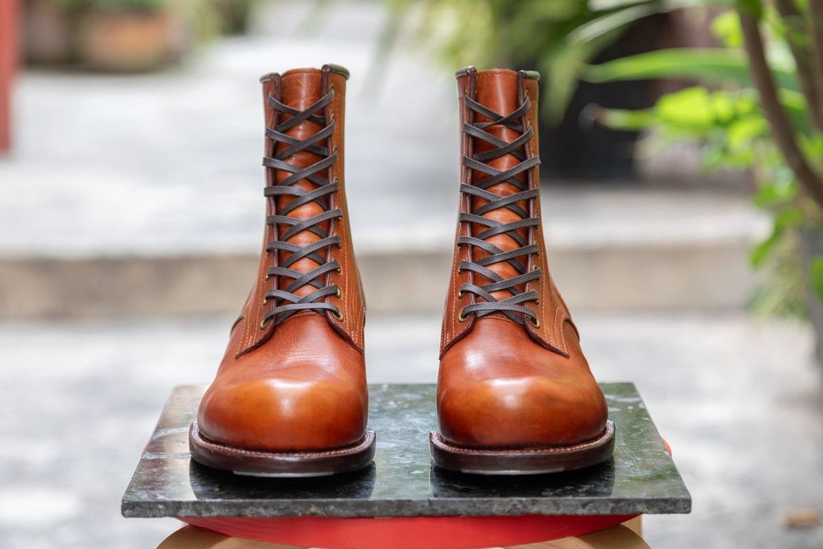 Photo by @isazae on October 2, 2025 of the Jorge Guadarrama Custom Model in Horween English Tan Derby.